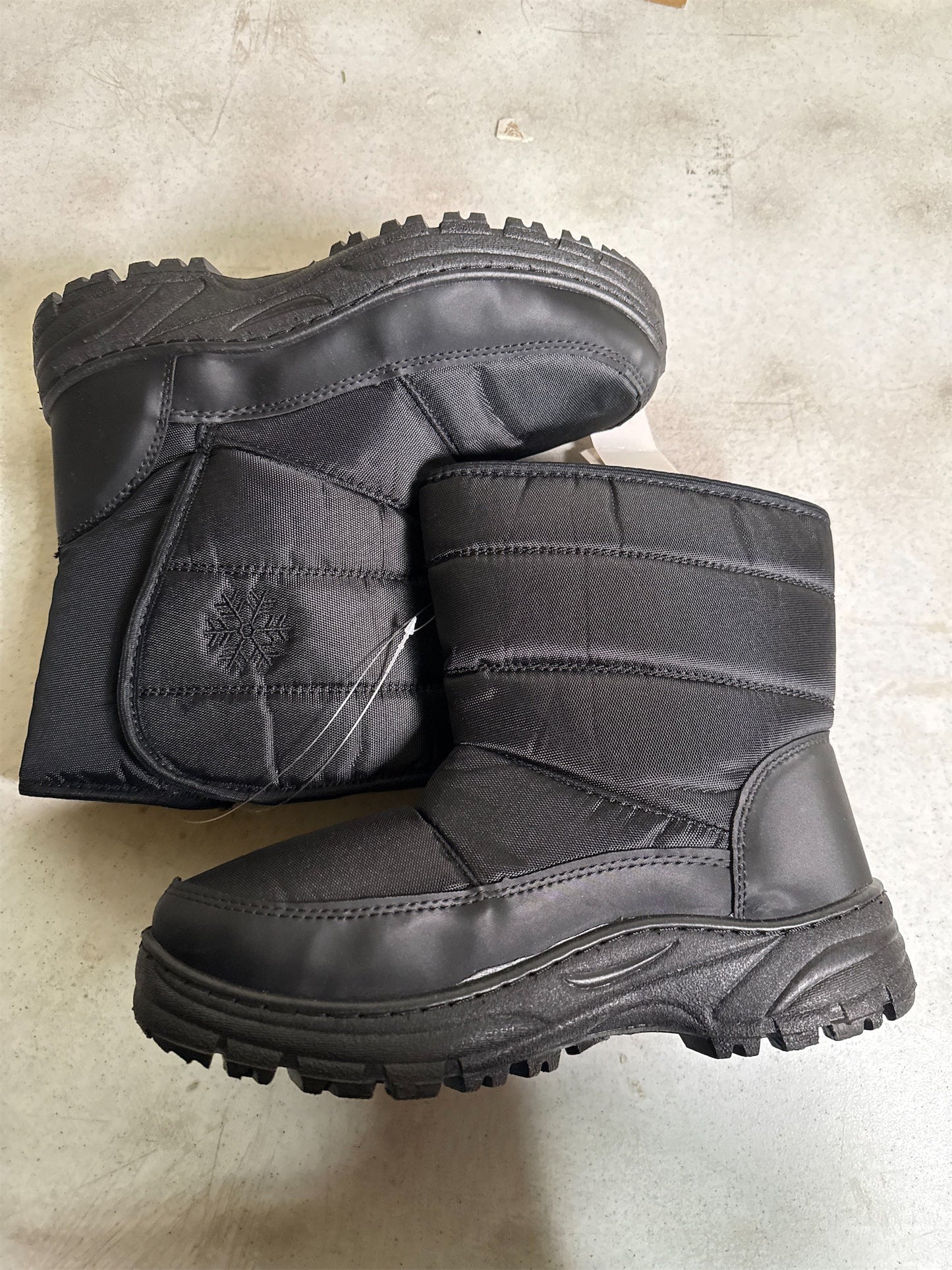 World Famous Sports Women's Snowflake 6" Winter Boots - Black, Size 5