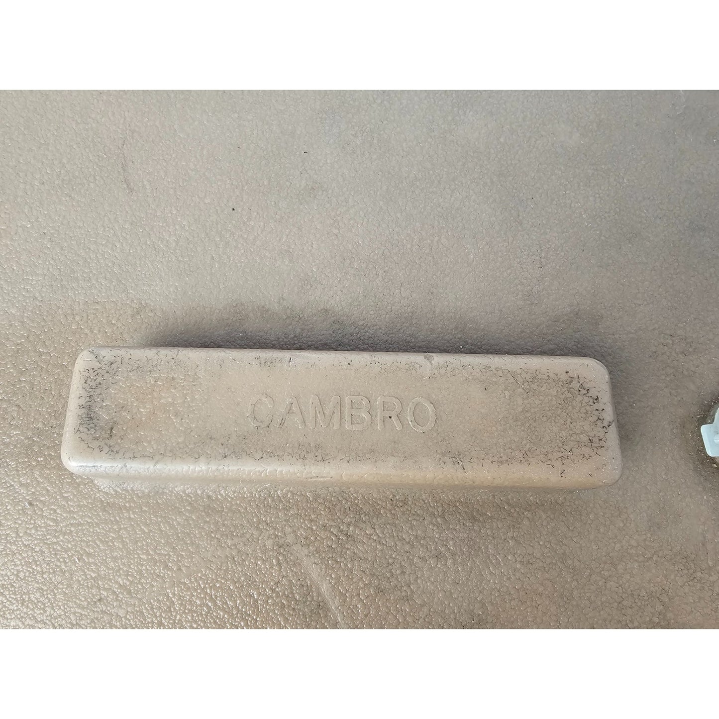 40 Qt Cooler / Insulated Food Carrier, Molded Handles Cambro & Carlisle 4 count