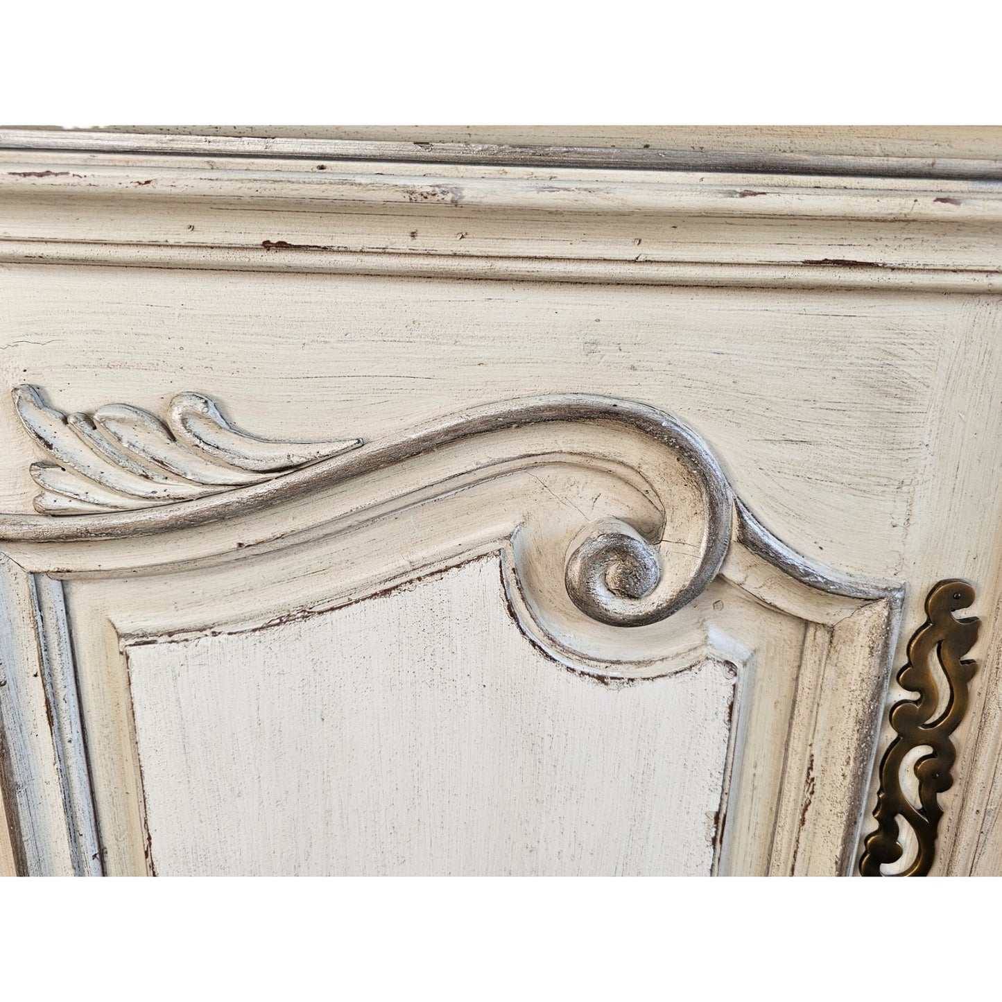 Drexel Heritage Curator's Cabinet Belle Maison Collection