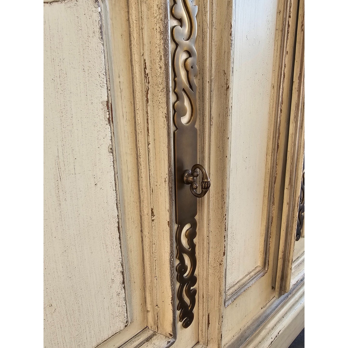 Drexel Heritage Curator's Cabinet Belle Maison Collection