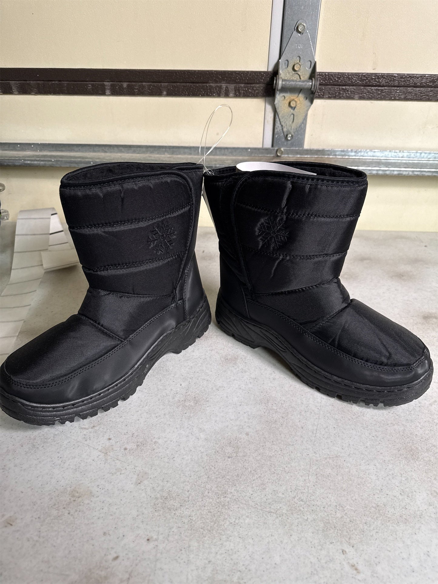 World Famous Sports Women's Snowflake 6" Winter Boots - Black, Size 9