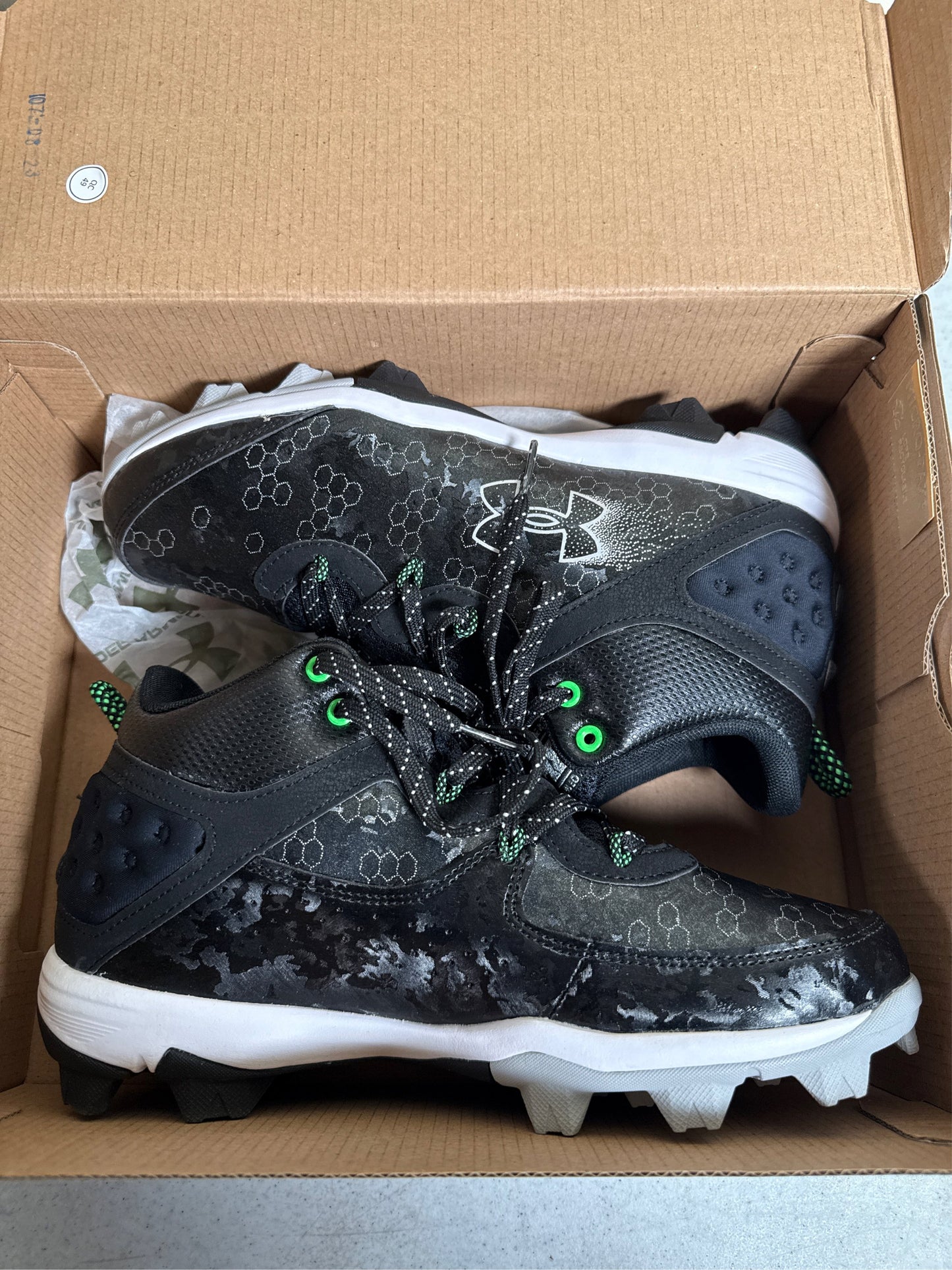 Under Armour Men's Harper 8 Mid RM Baseball Cleats - Black/Silver, Size 6.5