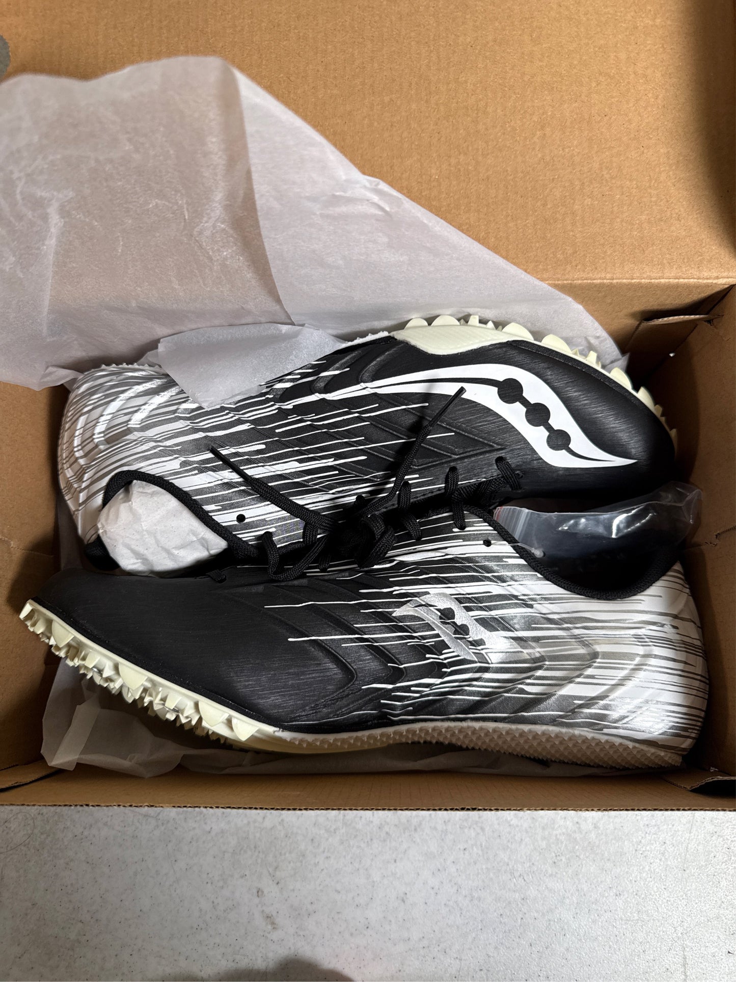 Saucony Men's Spitfire 5 Track Spikes - Black/White, Size 9.5