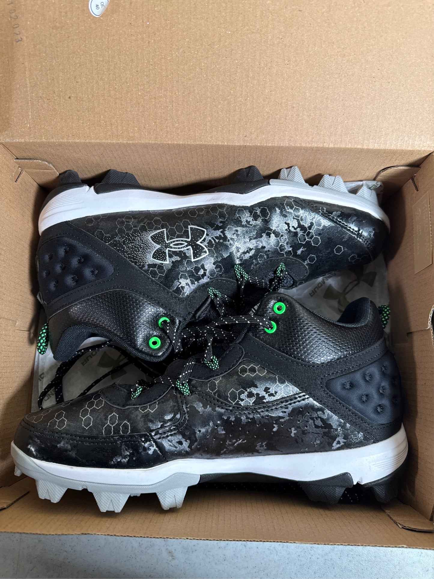Under Armour Men's Harper 8 Mid RM Baseball Cleats - Black/Silver, Size 8