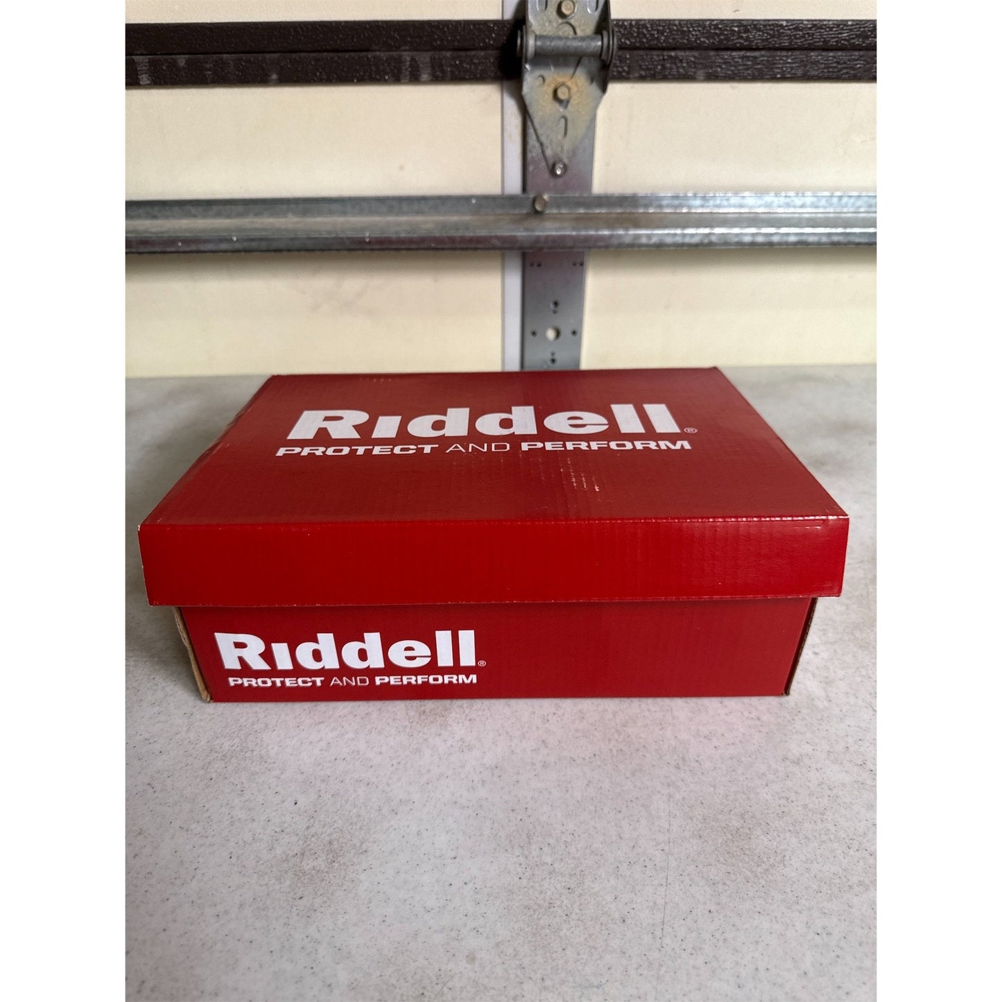 Riddell Brawl Youth RM Football Cleats - Lightweight, Durable, Maximum Grip 4.5