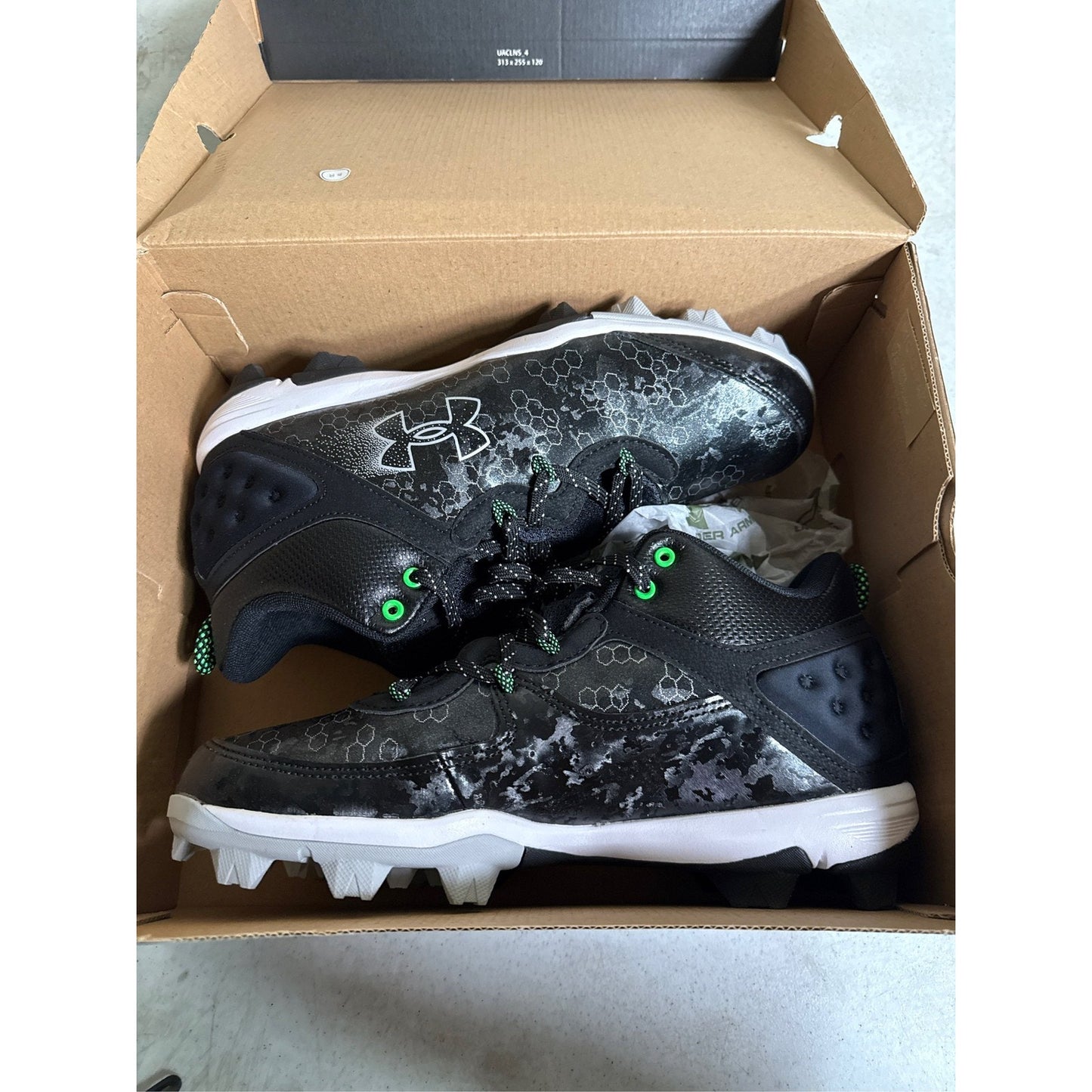 Under Armour Harper 8 Mid RM Baseball Cleats Size 9