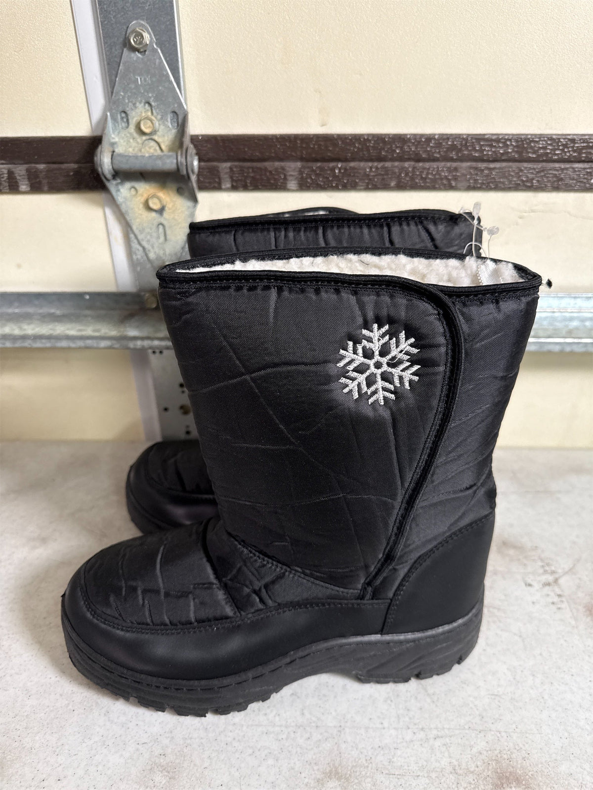 WFS Women's Snowflake Insulated Winter Snow Boots - Black, Size 7