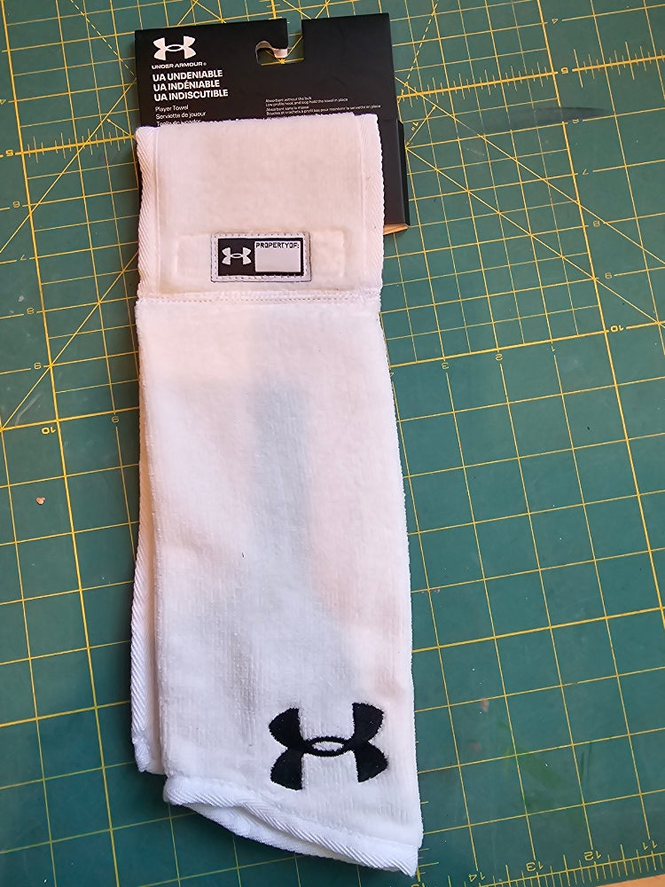 Under Armour Low-Bulk Football Towel - White, One Size