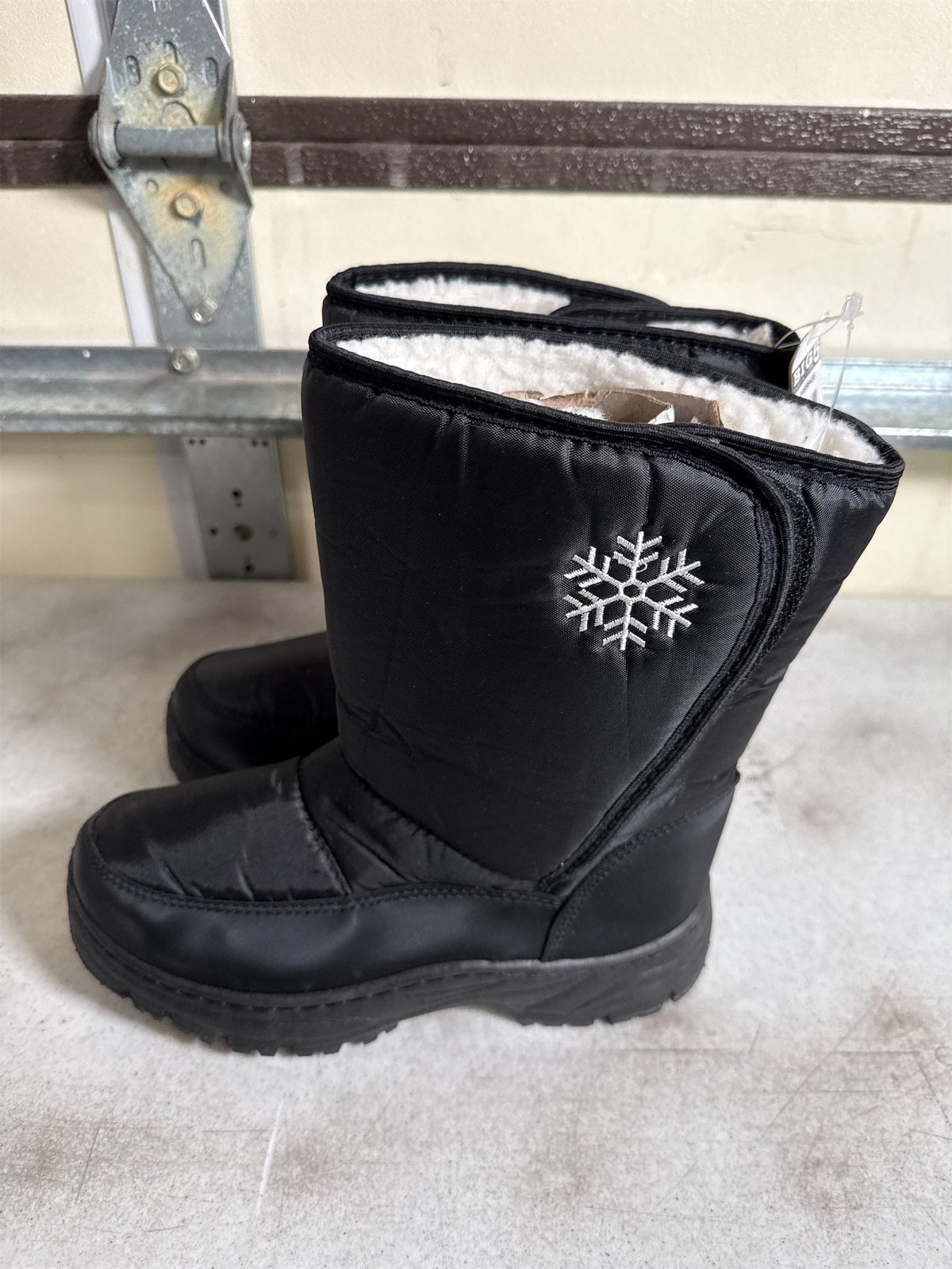 WFS Women's Snowflake Insulated Snow Boots - Black/White, Size 6