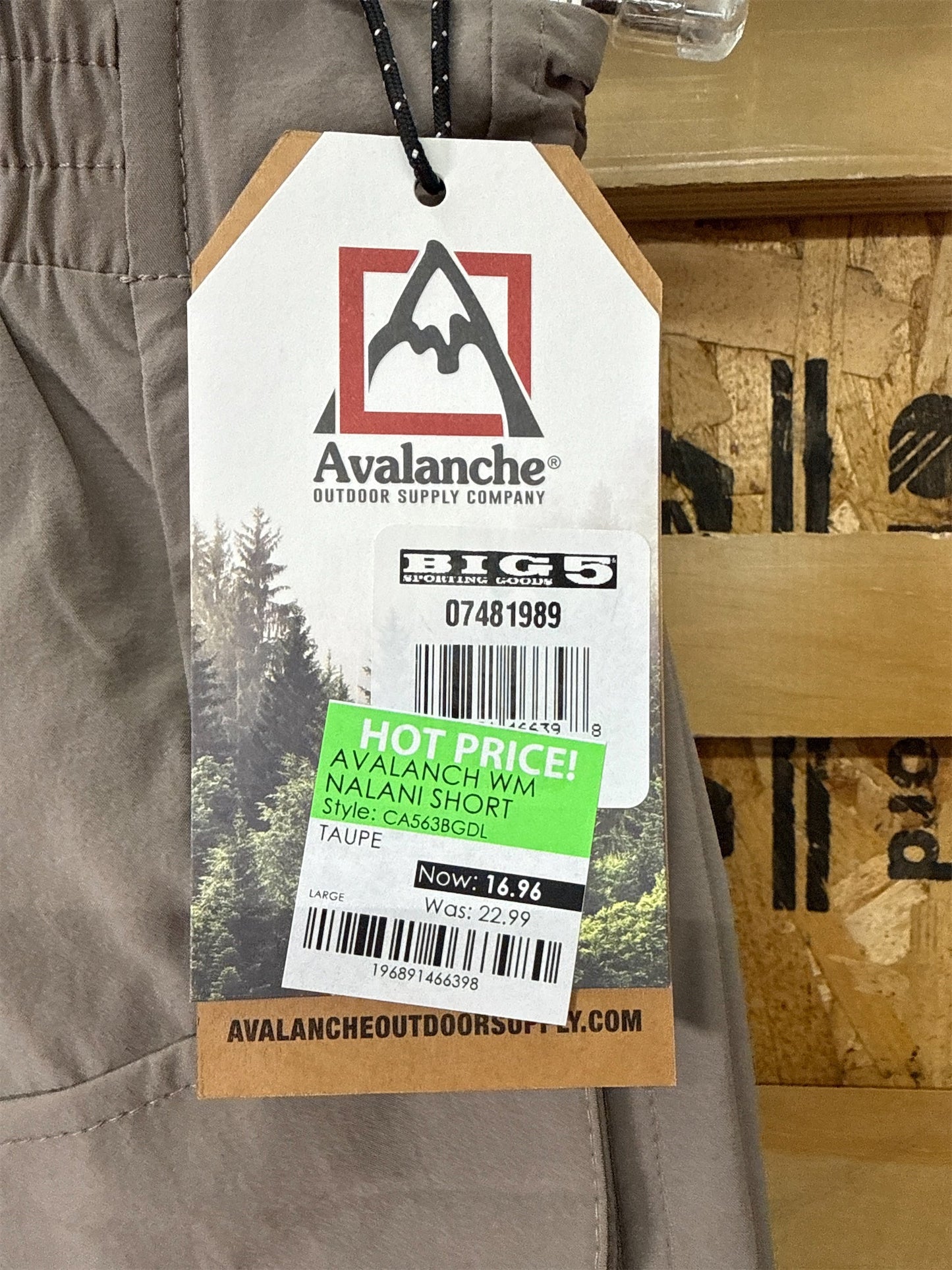 Avalanche Women's Nalani Outdoor Cargo Shorts - Taupe, Size L