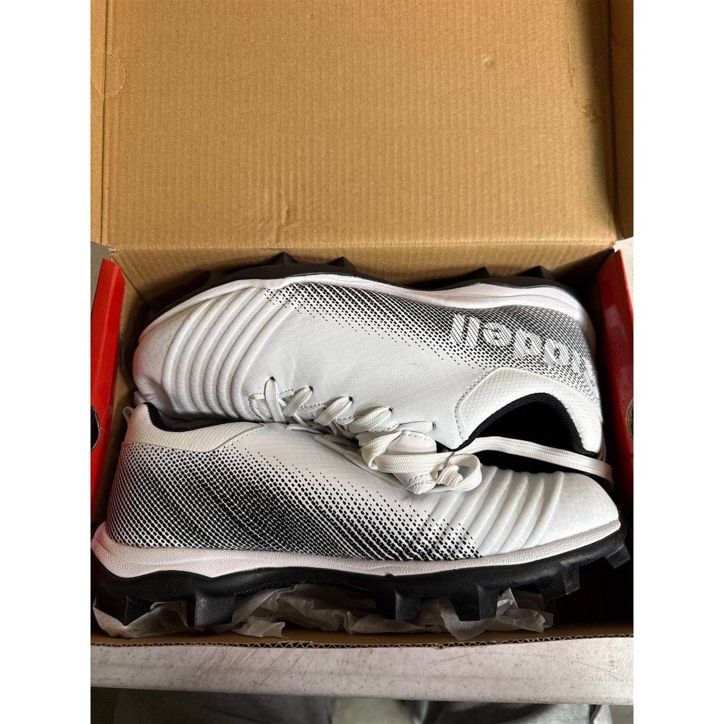 Riddell Edge Low Youth RM Football Cleats - Size 4.5, White/Black