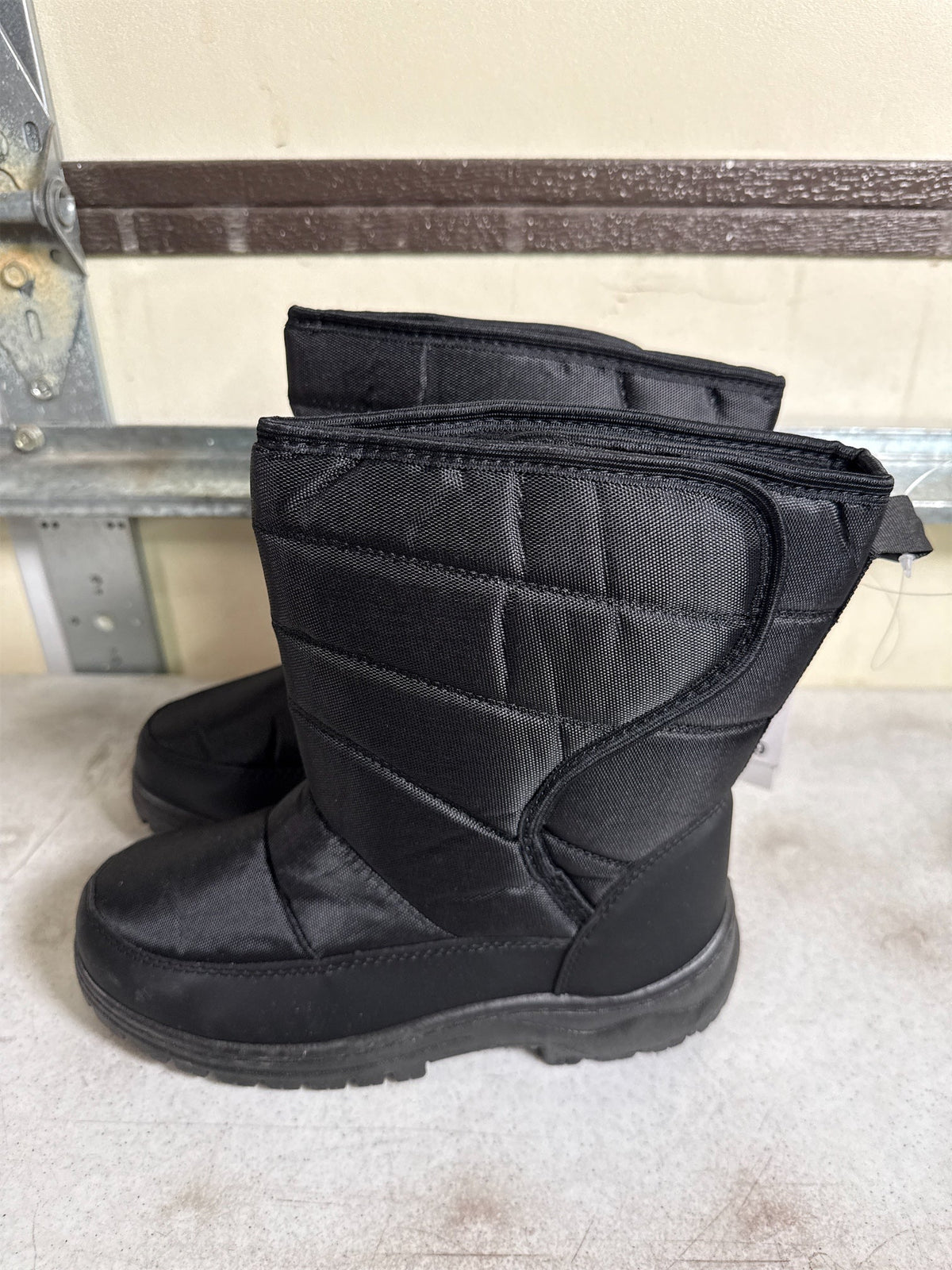 Kids' Insulated Winter Snow Boots - Black, Size 6