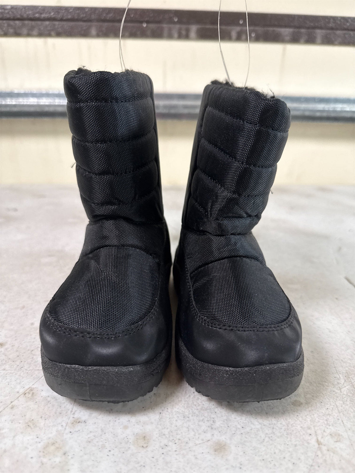 Junior Boys' Black Winter Snow Boots - Size 9