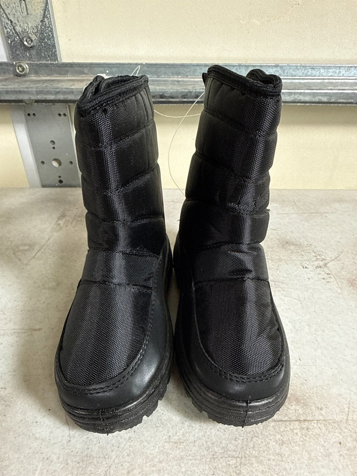 Kids' Black Quilted Snow Boots - Size 9
