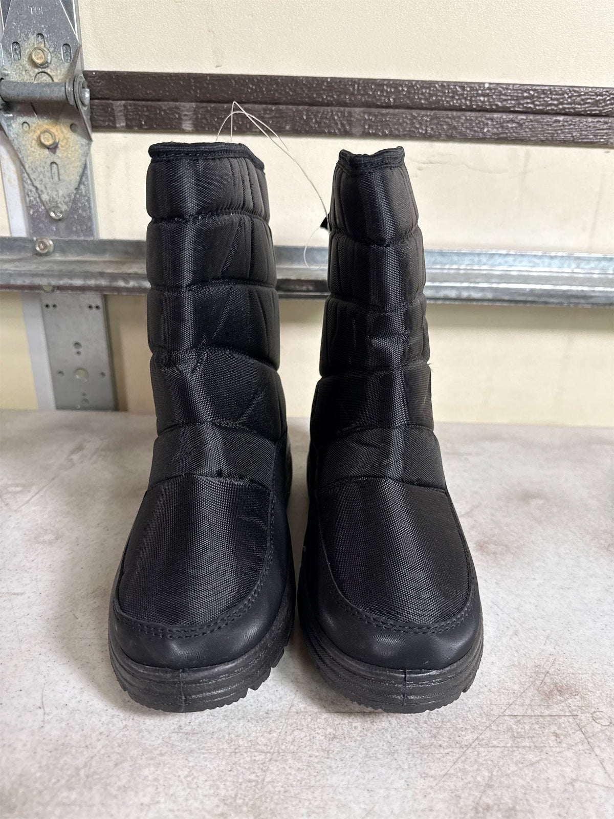 Boys' Black Quilted Winter Snow Boots - Size 5