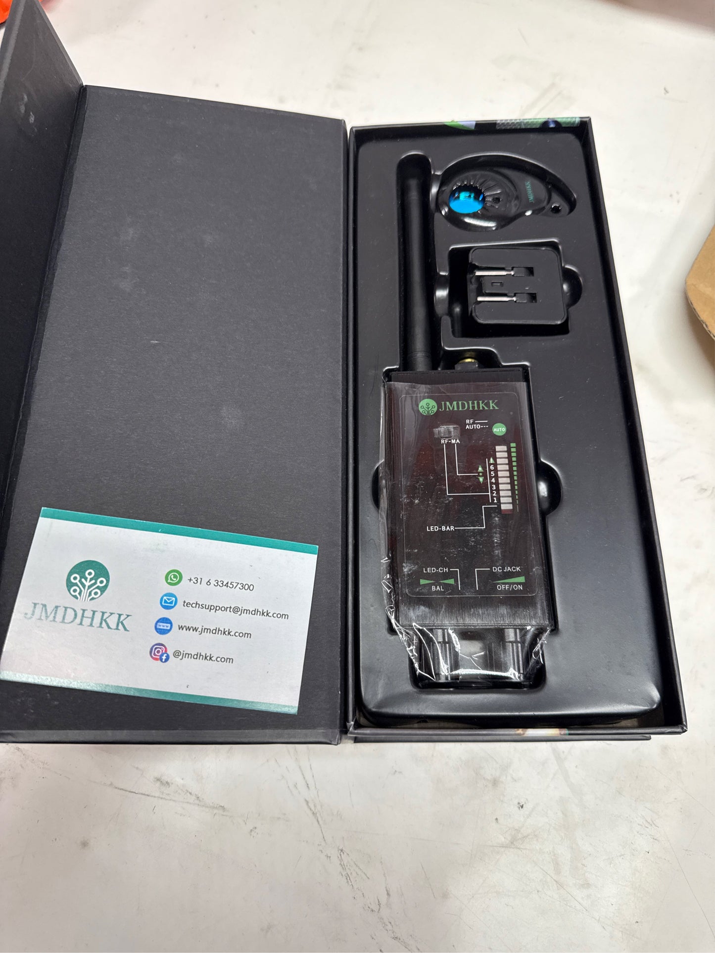 JMDHKK M8000 Hidden Camera Detector, Bug Detector,Camera Finder, Signal Detector for Hotels, Travels, Vehicles, Offices, Public Fitting Rooms (Gray)