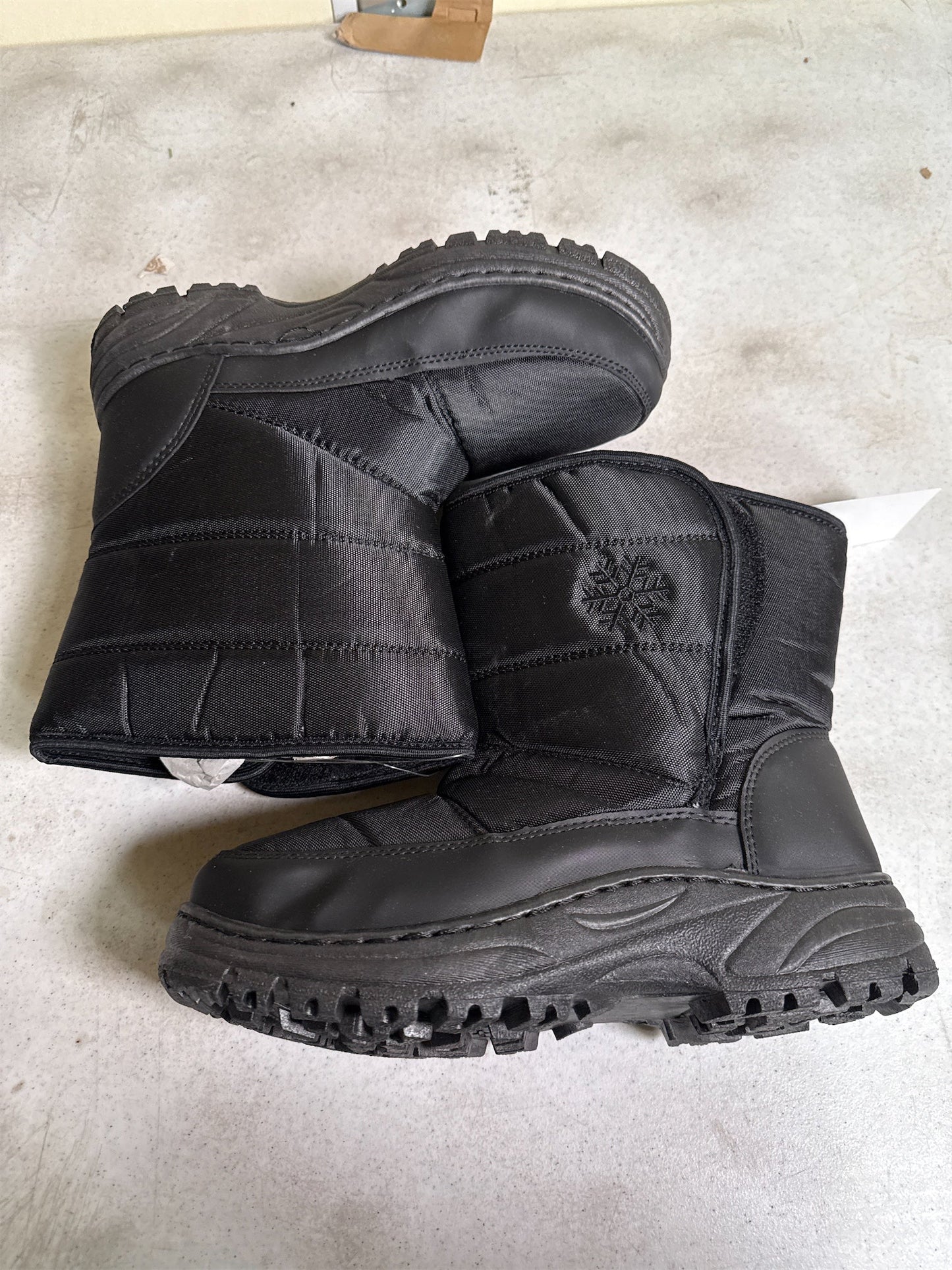 World Famous Sports Women's Snowflake 6" Winter Boots - Black, Size 8