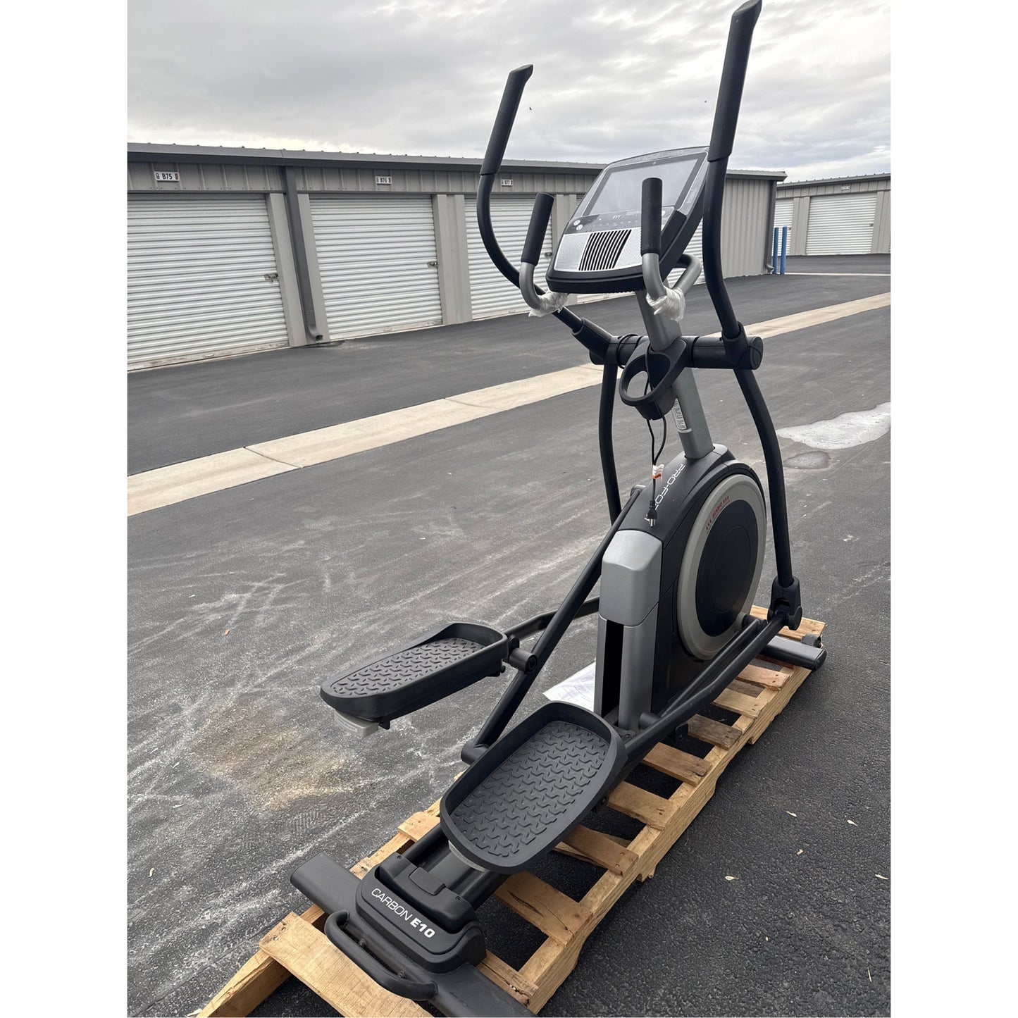 ProForm Carbon E10 Smart Elliptical Trainer with 10 In. HD Touchscreen