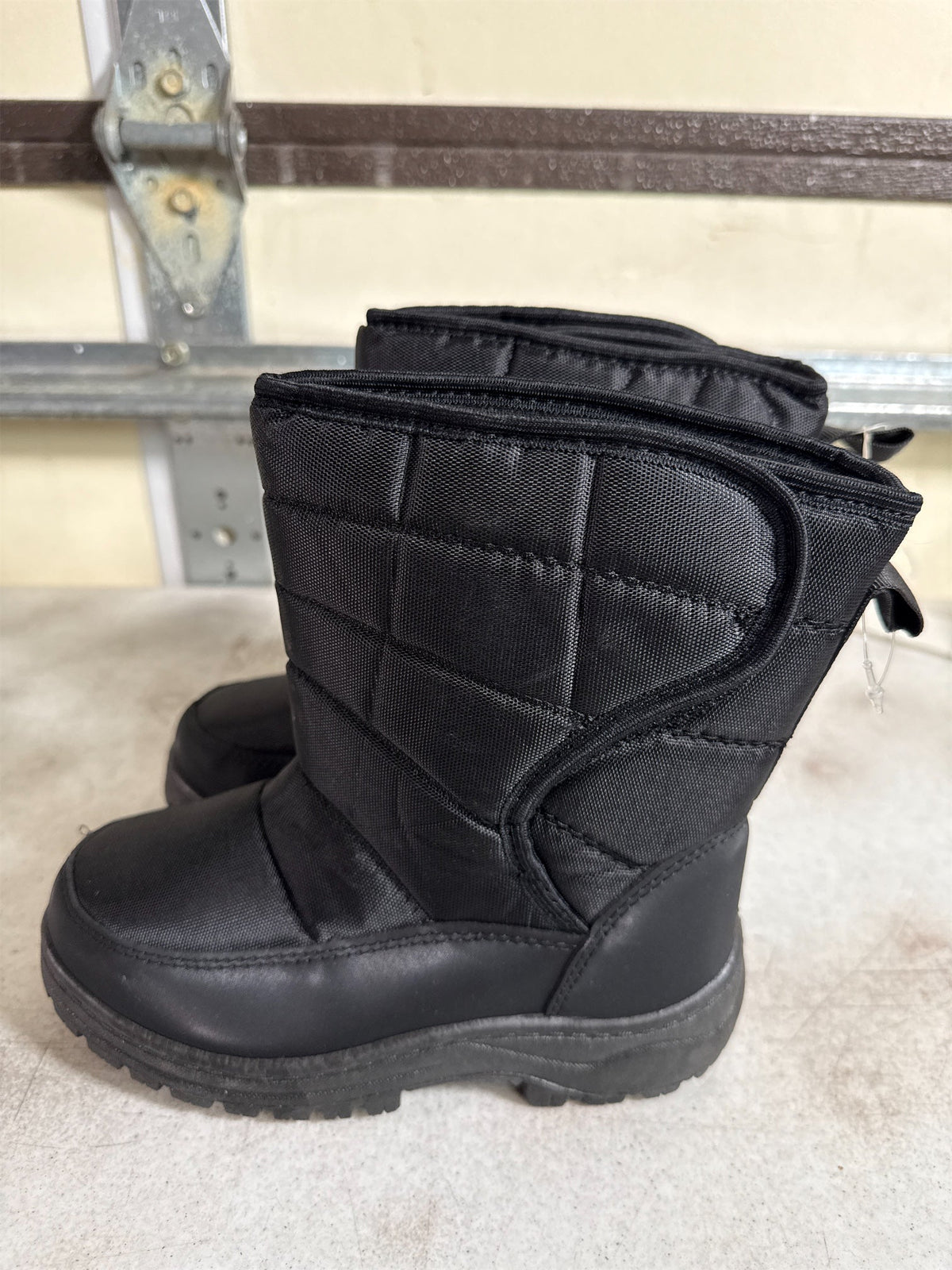 Boys' Black Quilted Winter Snow Boots - Size 2