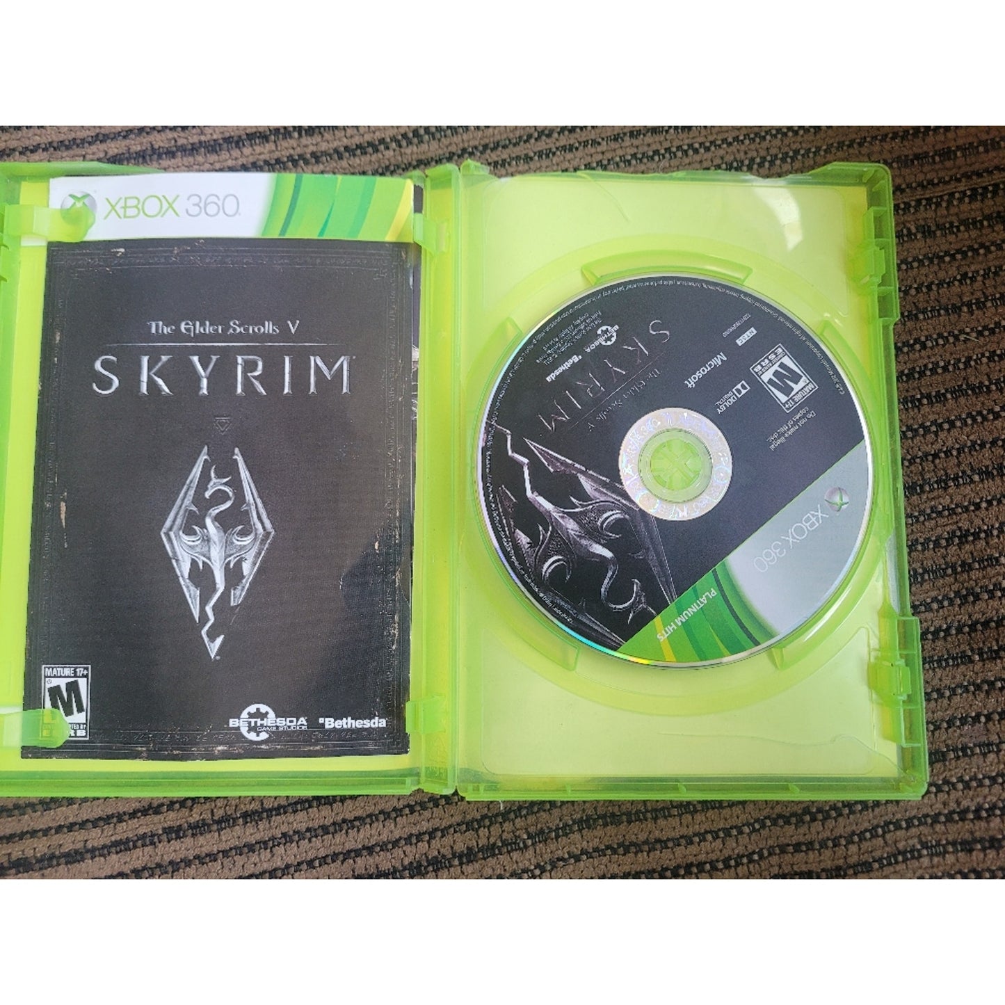 Elder Scrolls V: Skyrim for Xbox 360 - Epic Adventure Awaits!