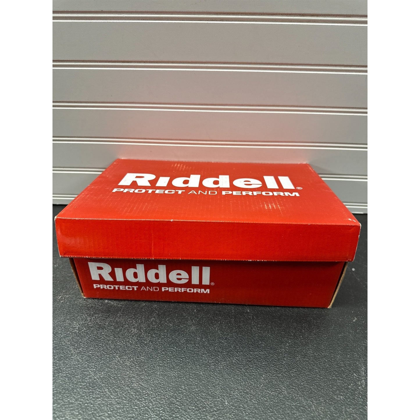Riddell Edge Low Youth RM Football Cleats- Size 5 White/Black