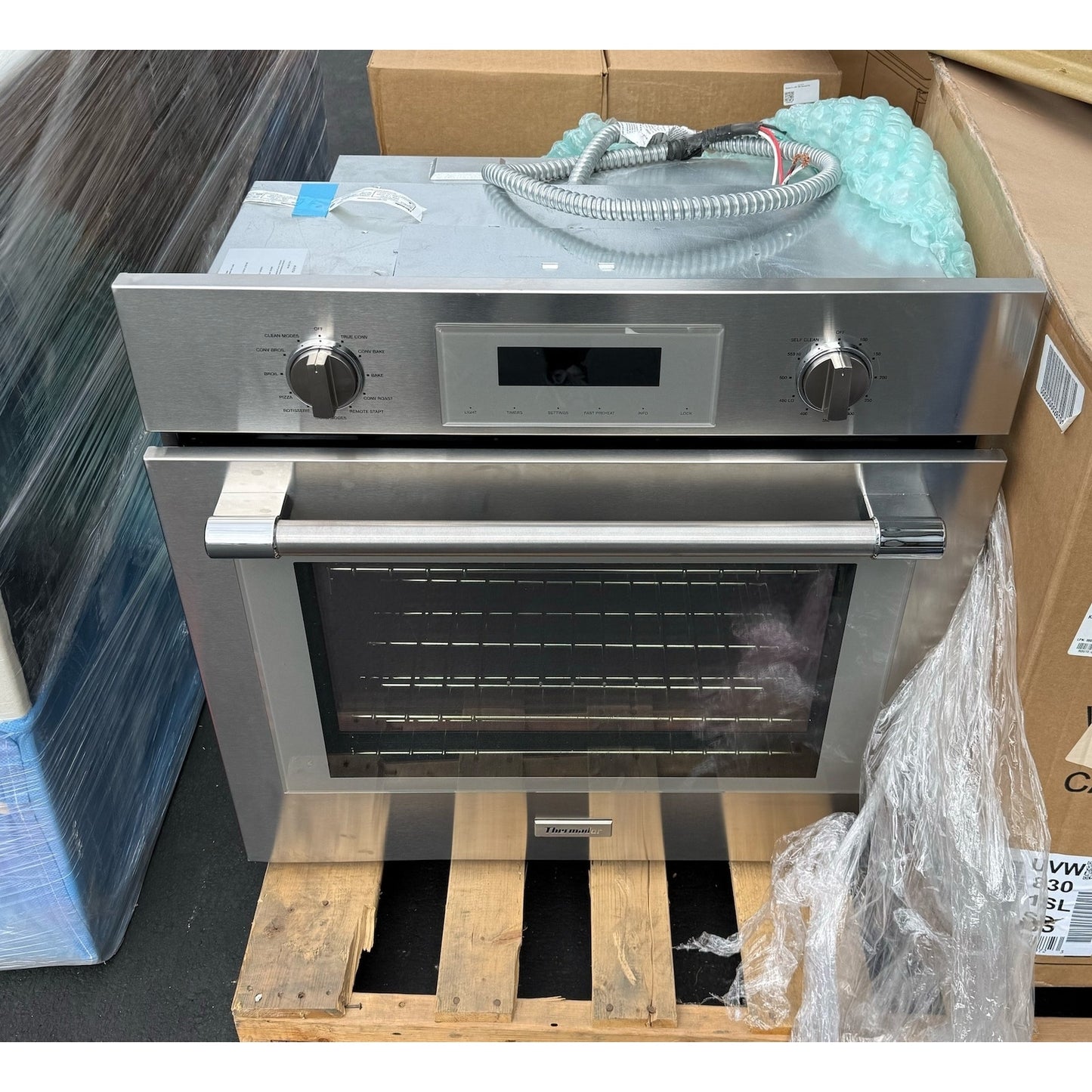 Thermador POD301W Professional Series 30" Wide 4.5 Cu. Ft. Single Electric Oven