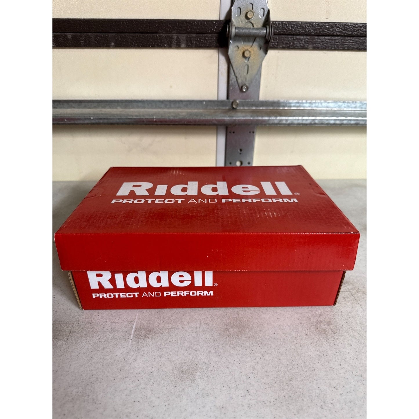Riddell Edge Low Youth RM Football Cleats - Size 4.5, White/Black