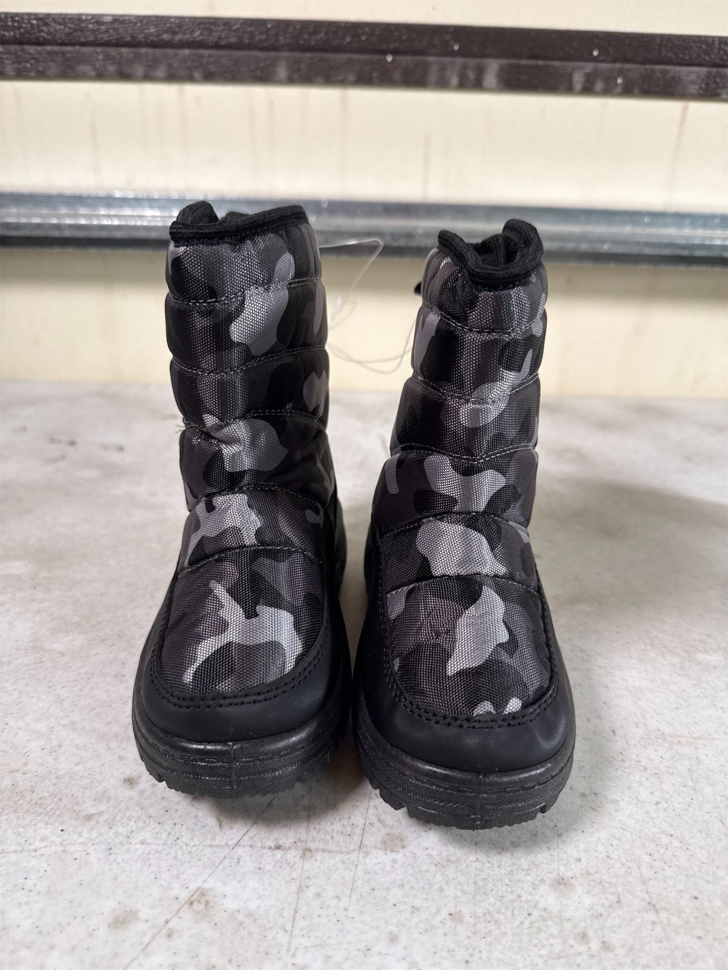 Kids' Camouflage Snow Boots - Size 9