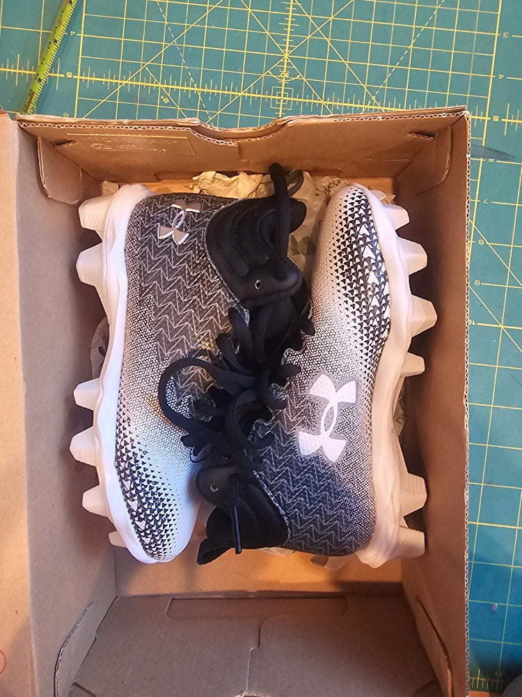 Under Armour Spotlight Franchise 3 Junior RM Football Cleats - Black/White, 12K