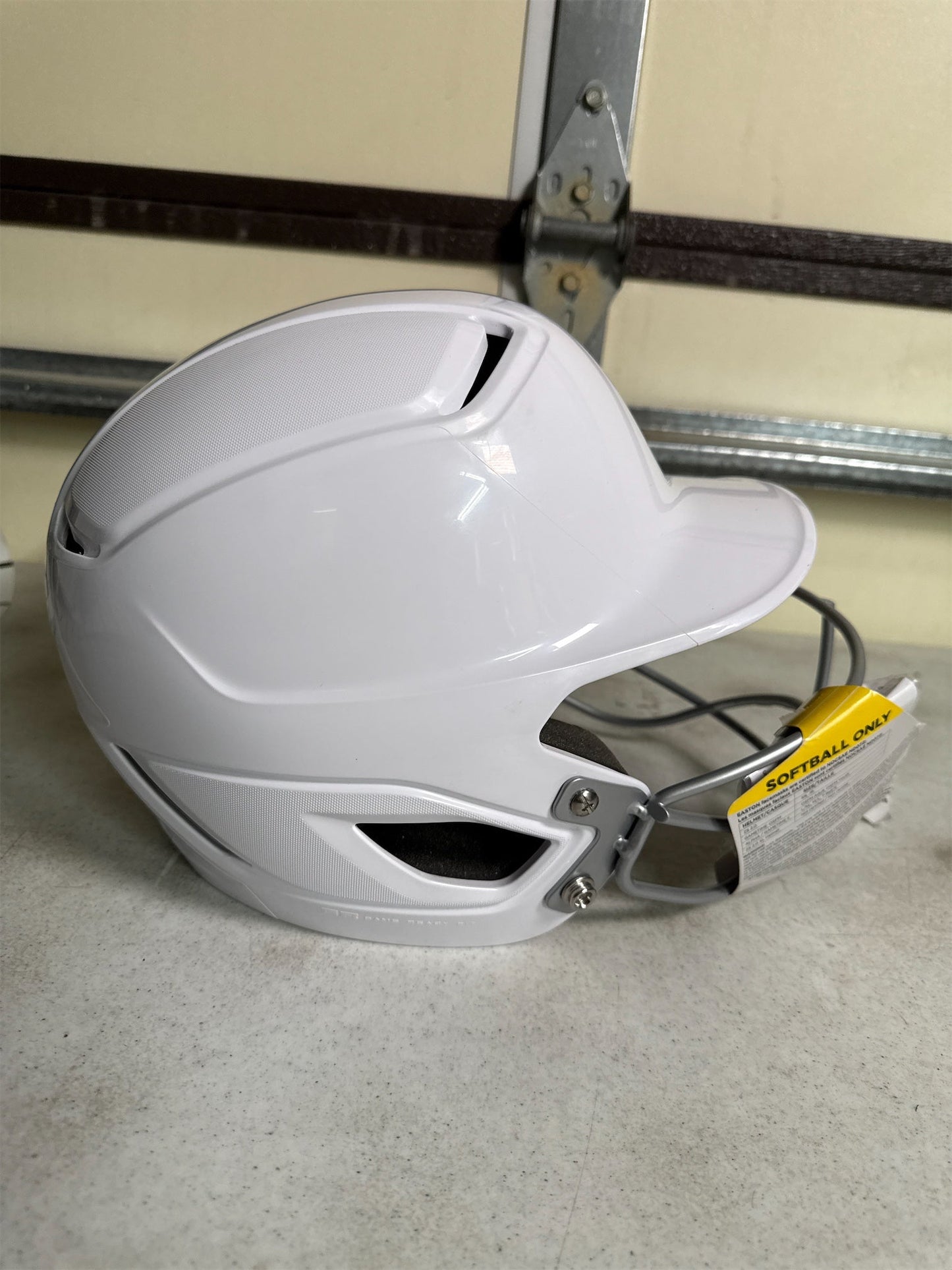 Easton Alpha Baseball & Softball Batting Helmet with Face Guard - White, One Size