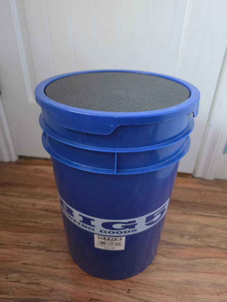 Rawlings 6-Gallon Baseball and Softball Ball Bucket with Padded Seat Lid