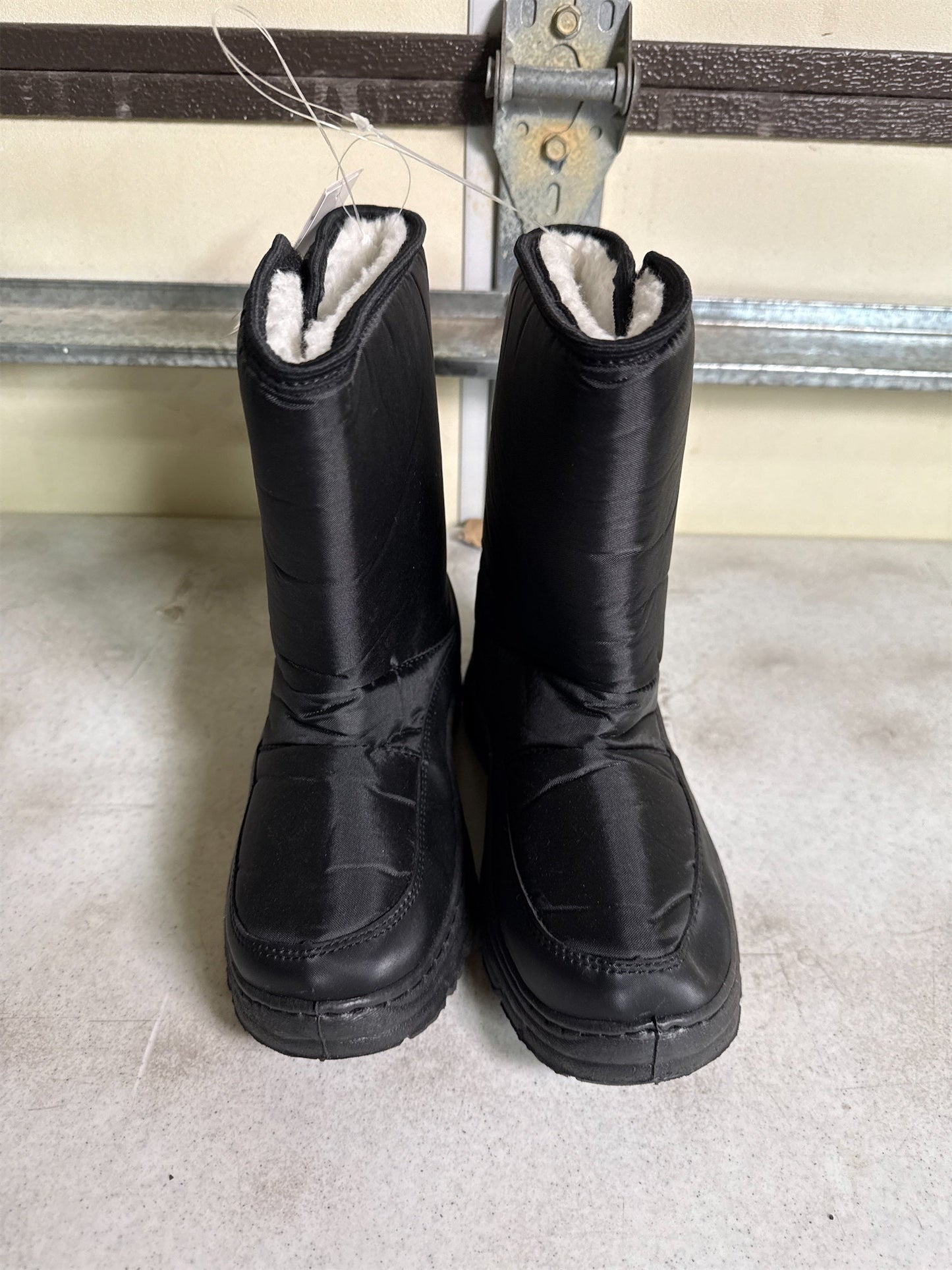 World Famous Sports Women's Snowflake 6" Winter Boots - Black, Size 5