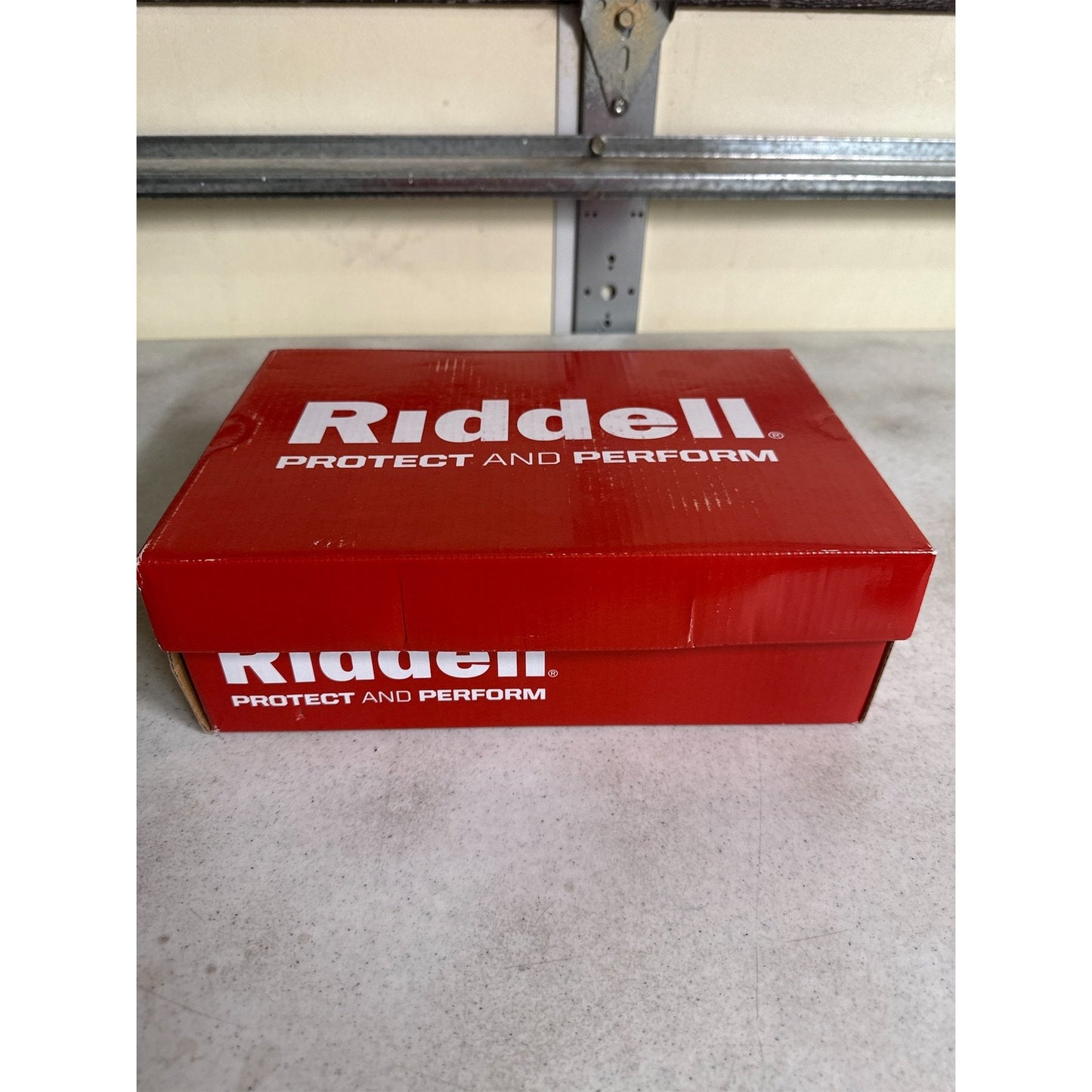 Riddell Edge Low Youth RM Football Cleats - Size 4.5, White/Black
