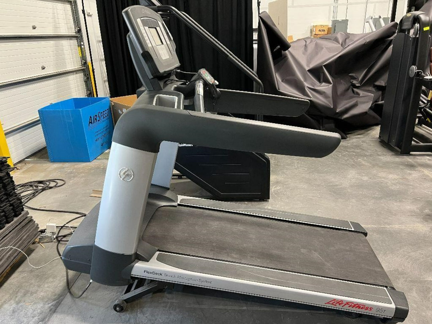 Life Fitness 95T Flex Deck Commercial Treadmill