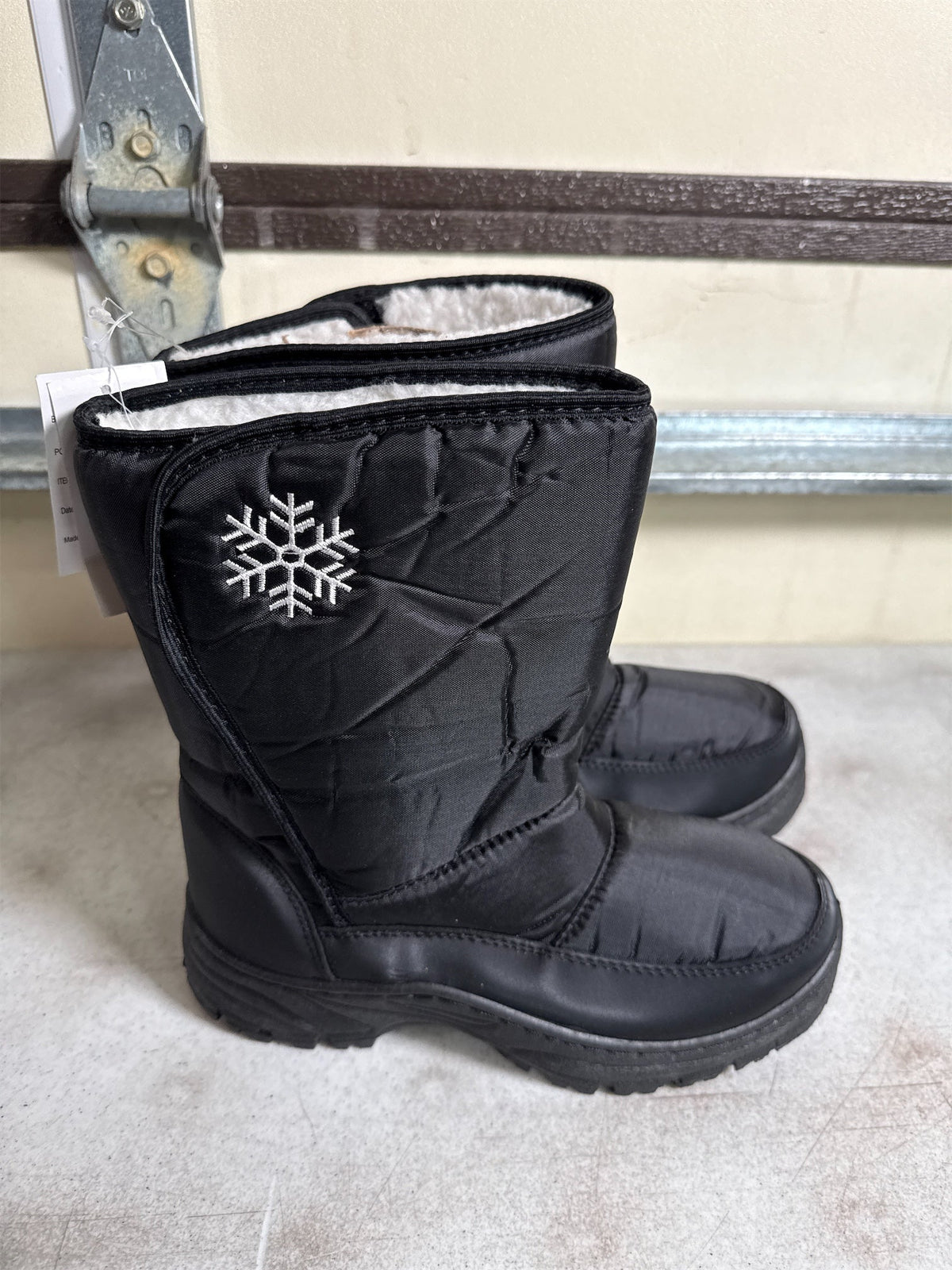 WFS Women's Snowflake Insulated Snow Boots - Black/White, Size 6