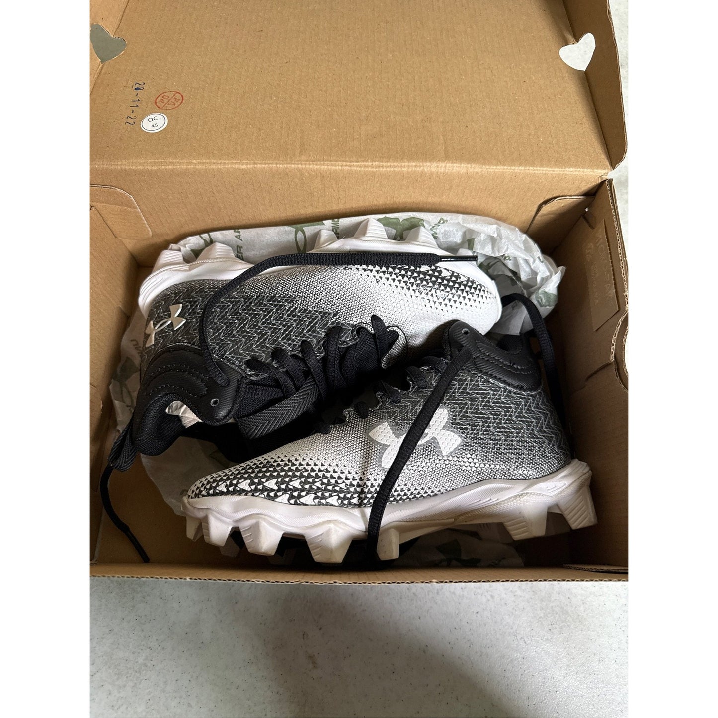 Under Armour Kids' Spotlight Franchise 3 Mid RM Football Cleats, 11Y