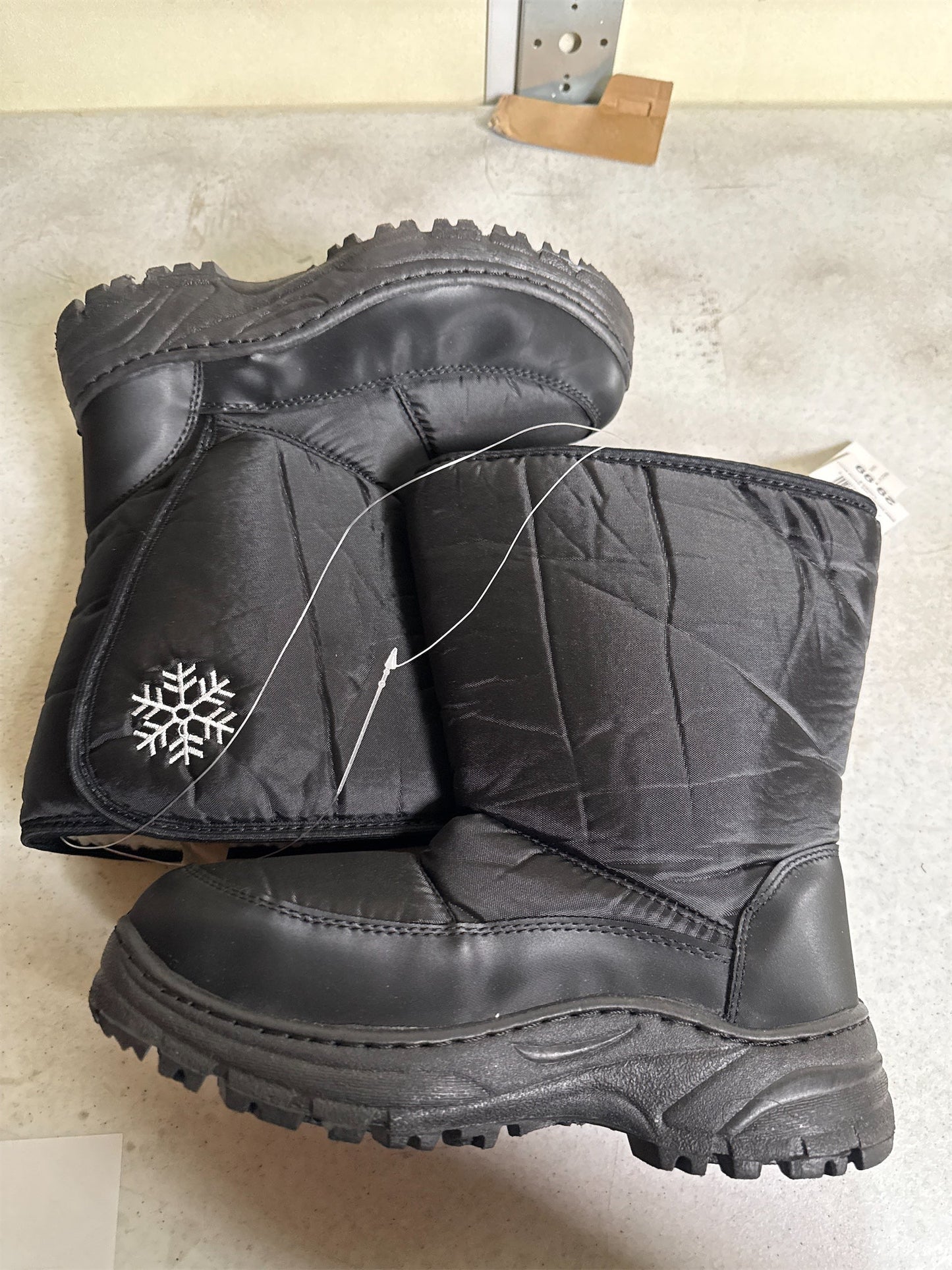 World Famous Sports Women's Snowflake 6" Winter Boots - Black, Size 6