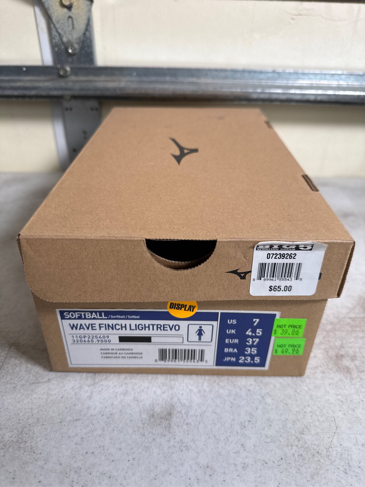 Mizuno Women's Wave Finch LightRevo TPU Softball Cleats - Black/White, Size 7