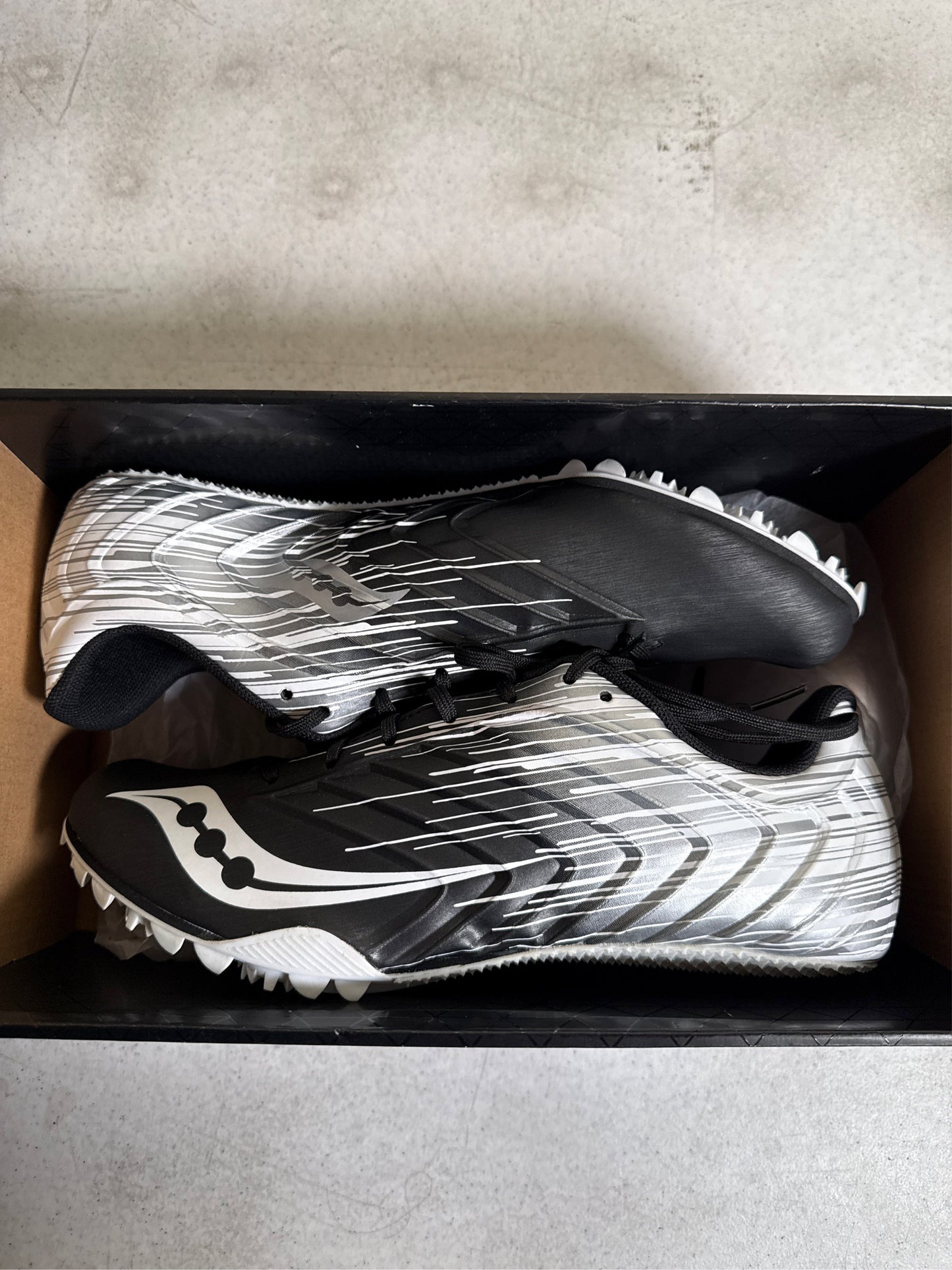 Saucony Men's Spitfire 5 Track Spikes - Black/White (Size 8.5)