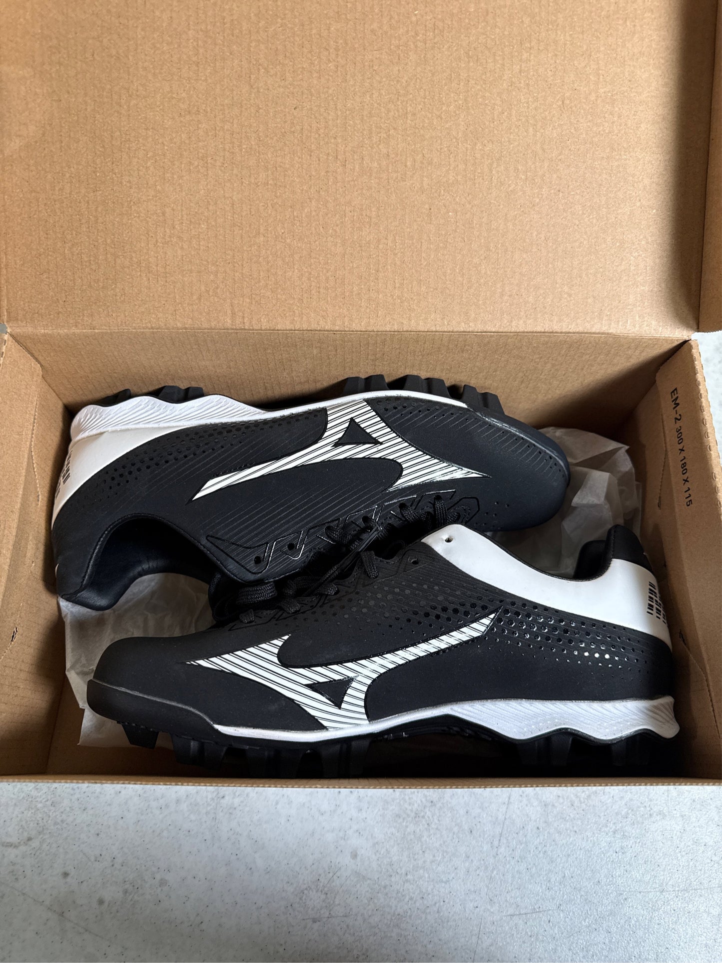Mizuno Women's Wave Finch LightRevo TPU Softball Cleats - Black/White, Size 7
