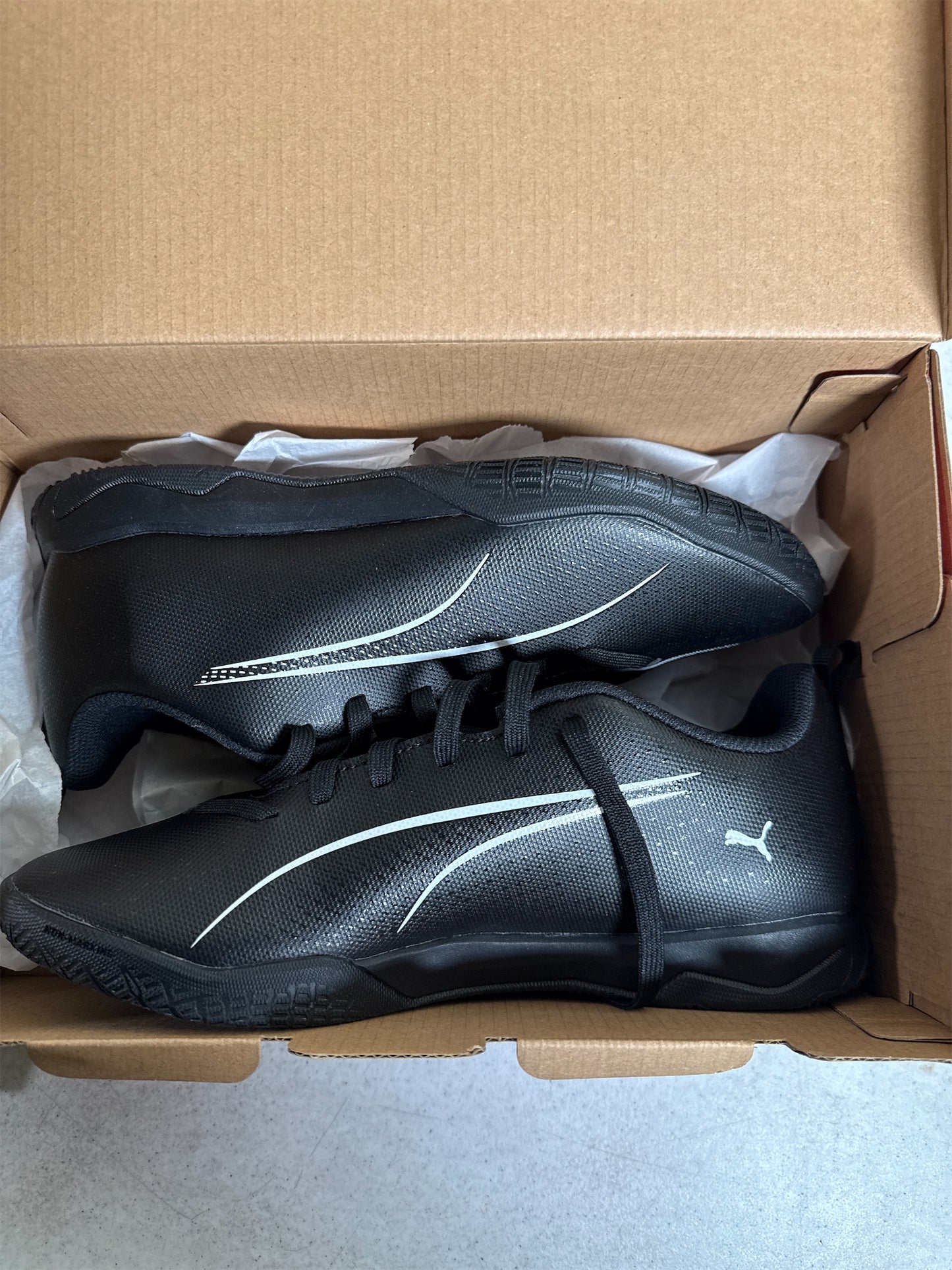 Puma Ultra 5 Play It Junior Indoor Soccer Shoes - Black/White, Size 6