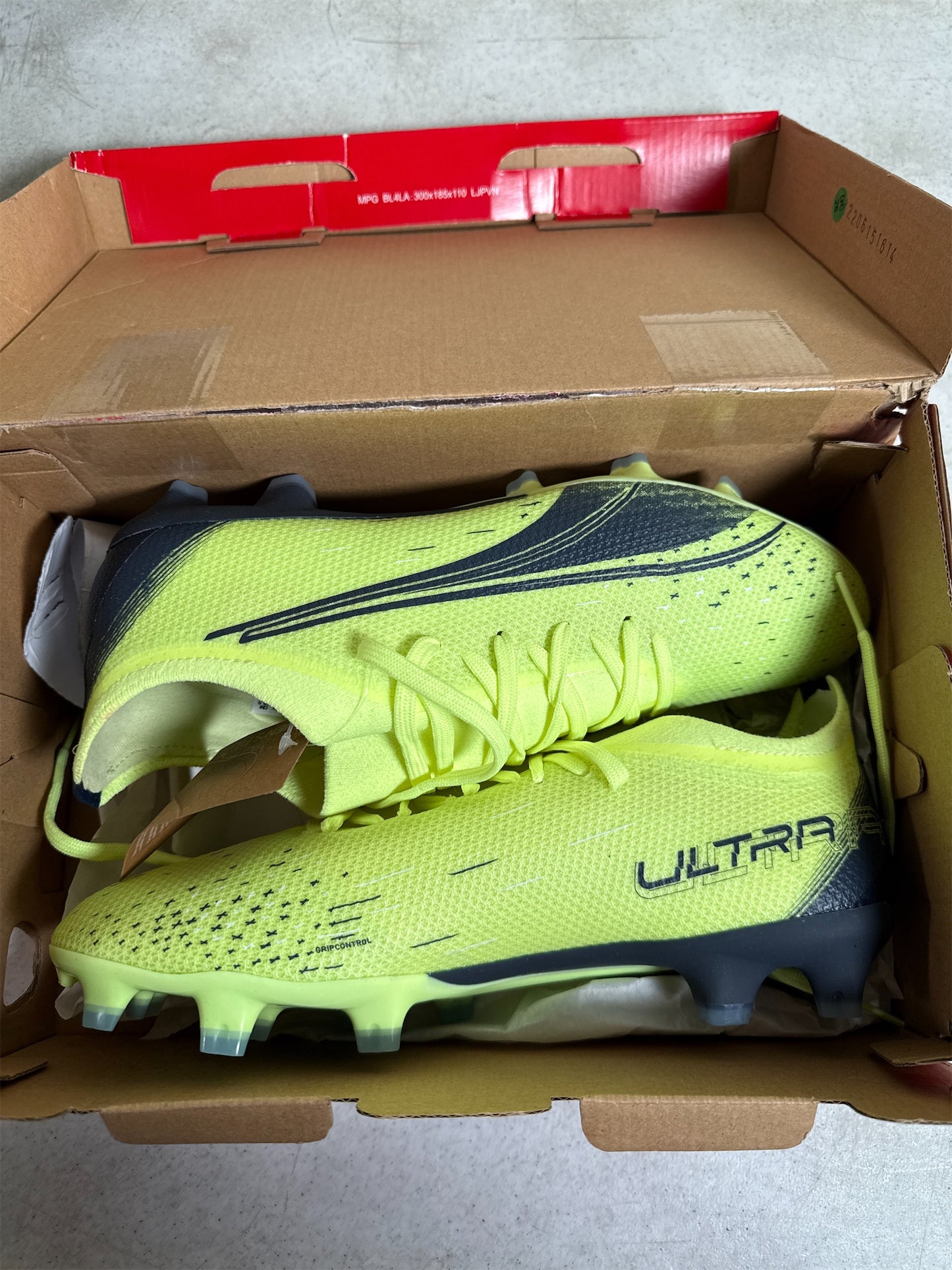 Puma Women's Ultra Match FG/AG Soccer Cleats - Fizzy Light/Parisian Night, Size 9