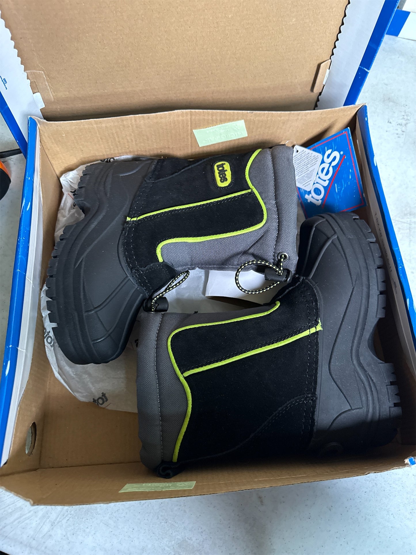 Totes Kids Chilly Boys Snow Boots, Black & Charcoal, Size 12