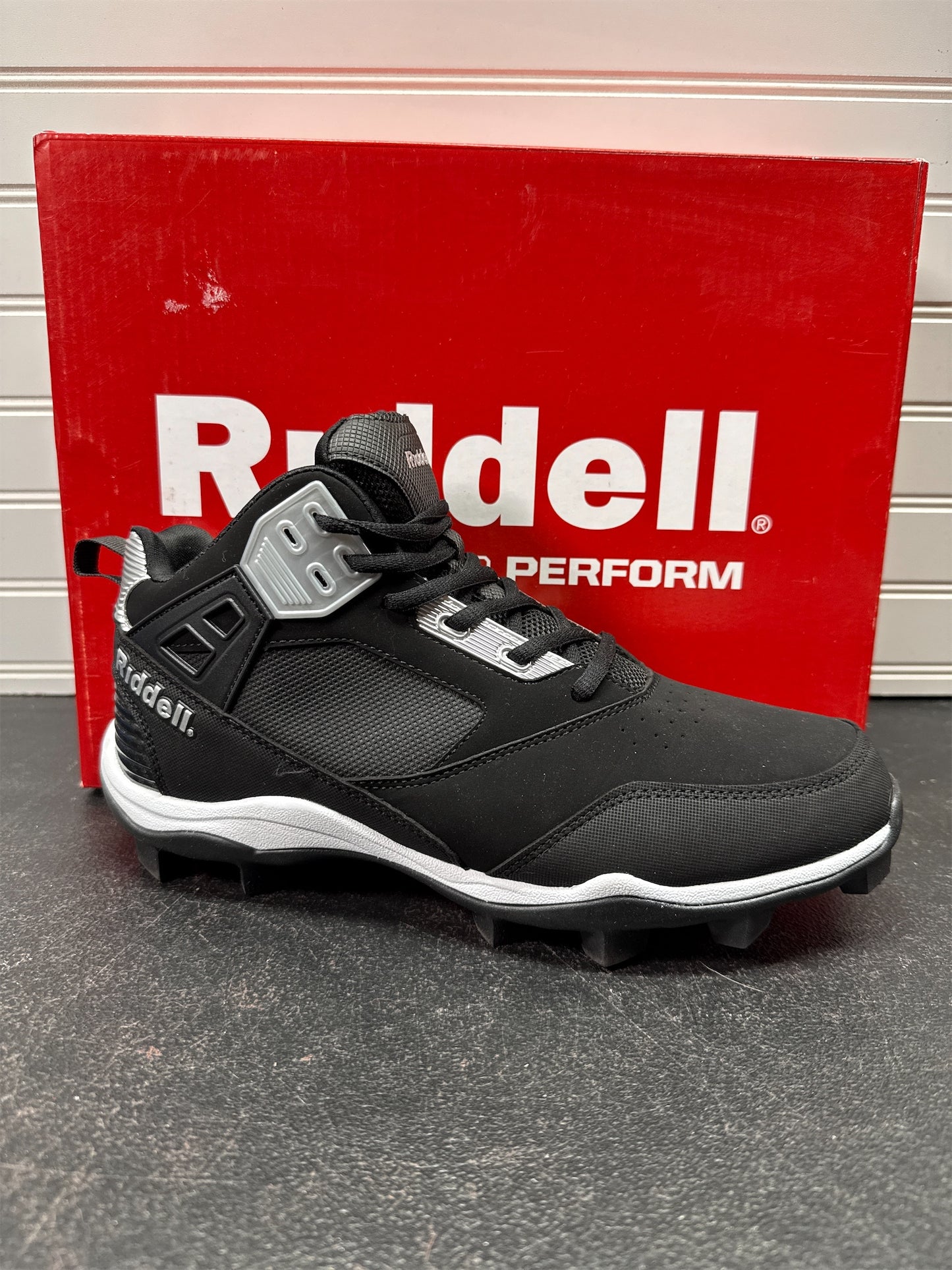 Riddell Diverse Mid RM Men's Football Cleats - Black/Silver, Size 9