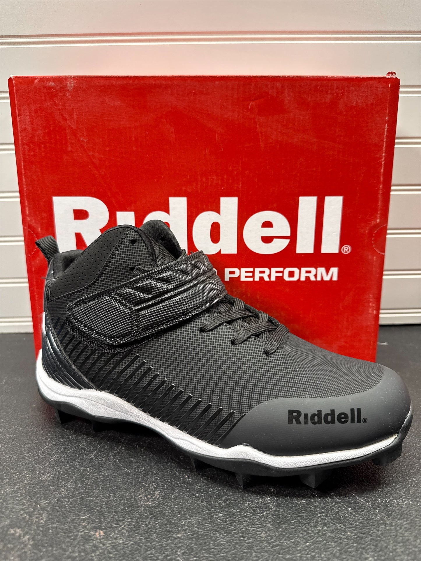 Riddell Men's Heater Mid Strap Baseball Cleats - Black/White, Size 7
