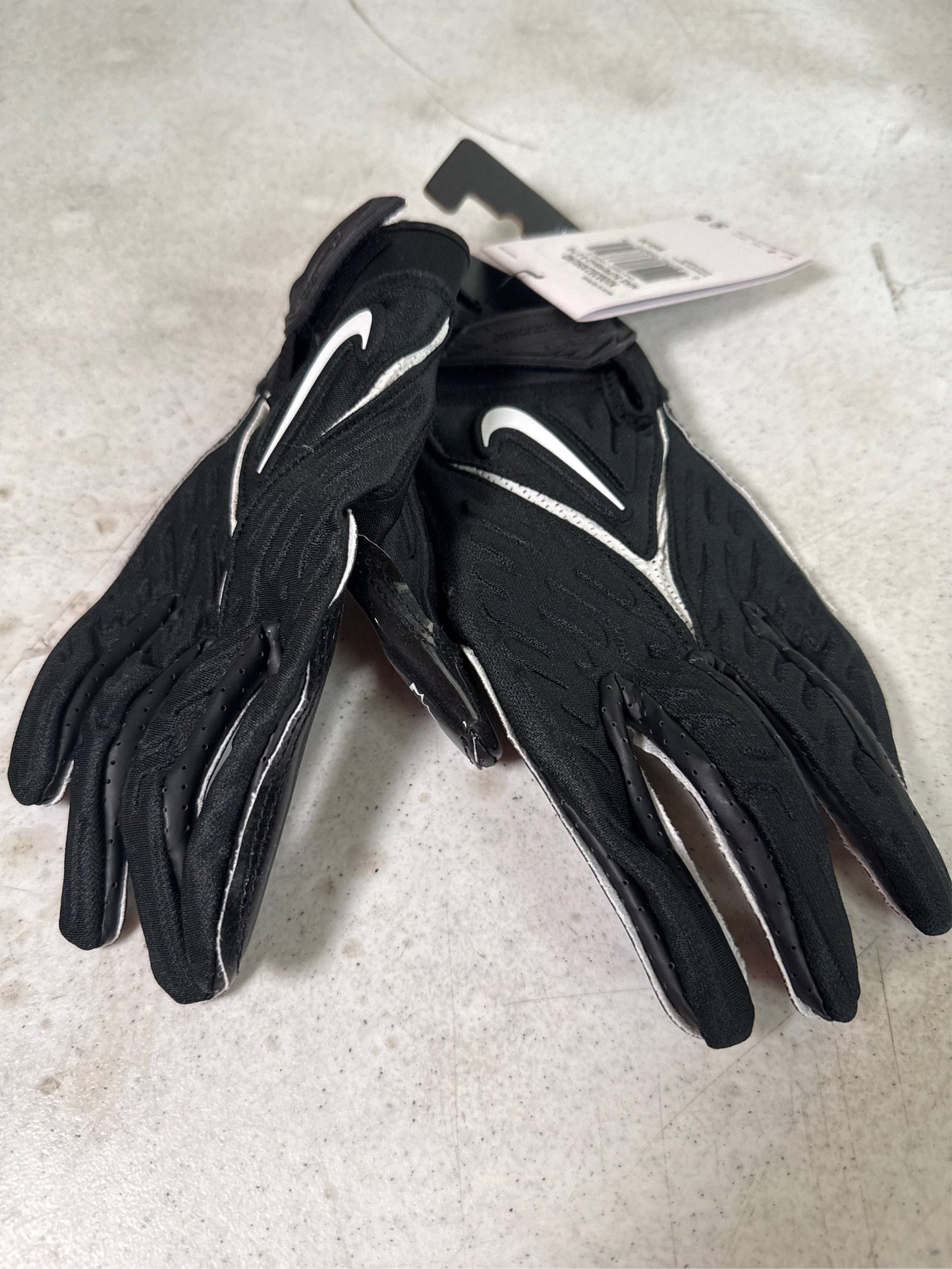 Nike Superbad 6.0 Adult Football Gloves - Black, Medium