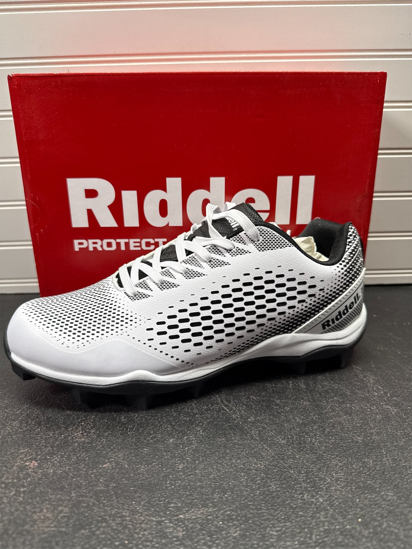 Riddell Brawl RM Men's Football Cleats - White/Black, Size 9