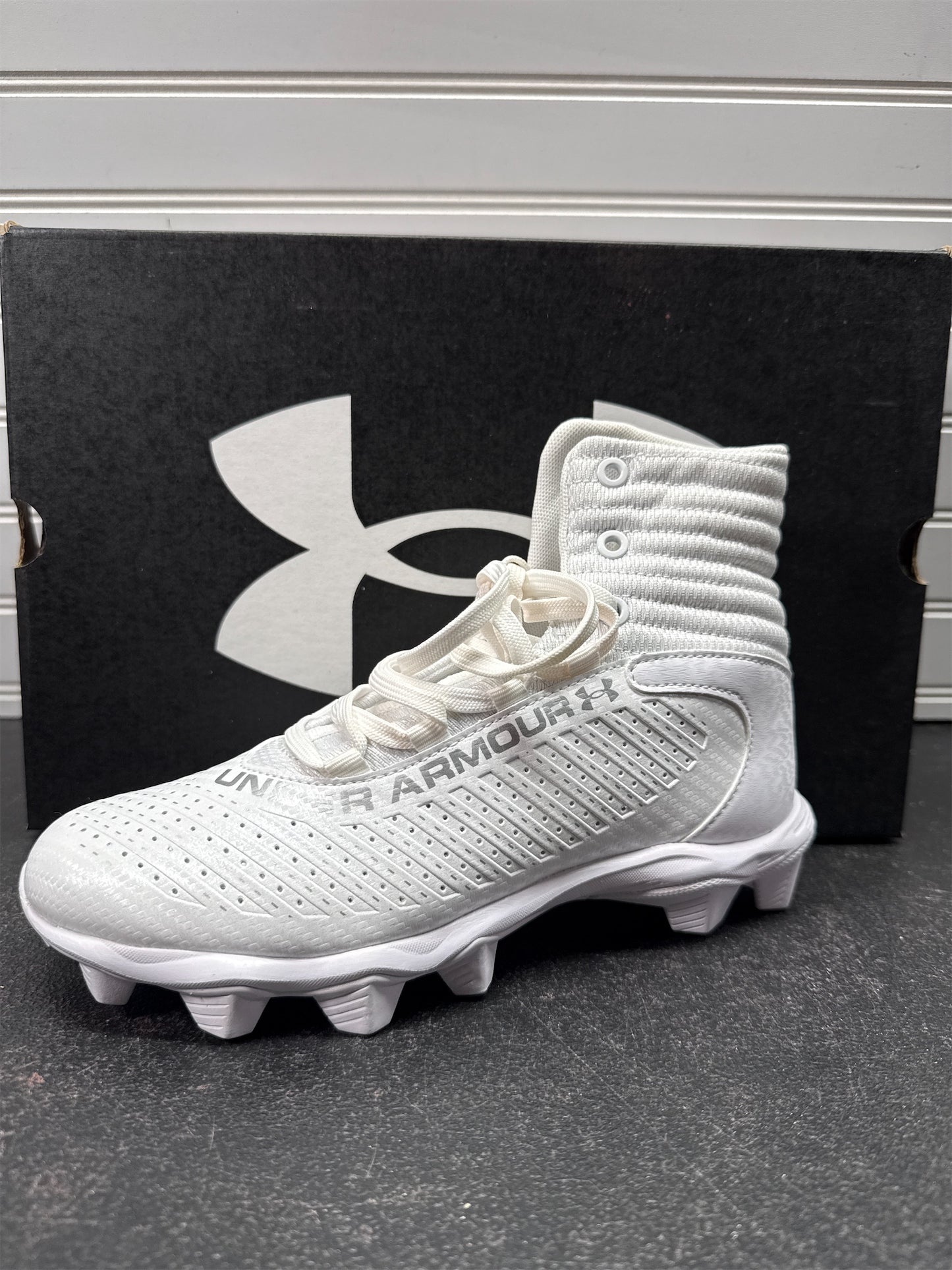 Under Armour Youth Highlight Franchise 2.0 RM Football Cleats - White/Silver, 5Y