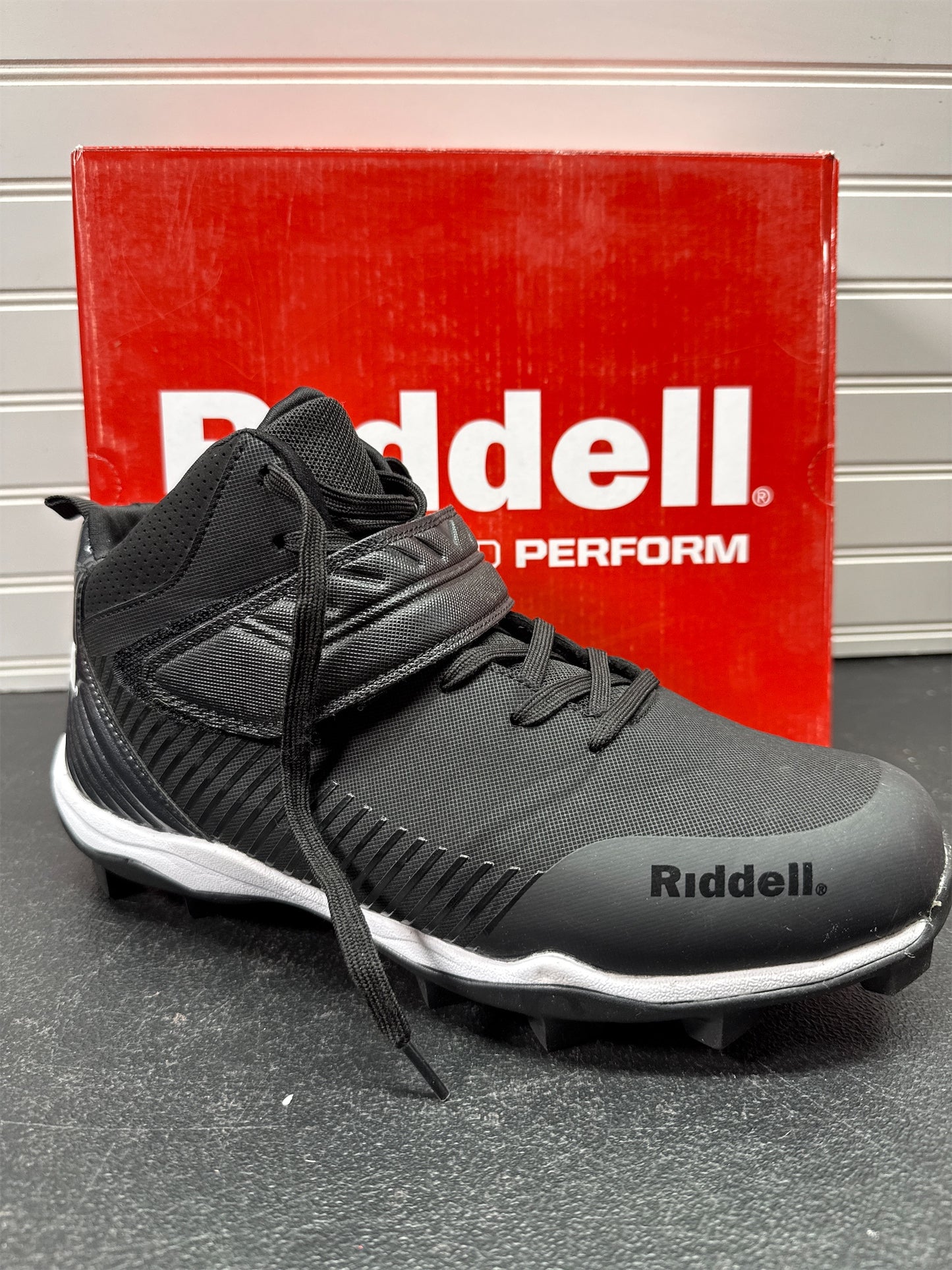 Riddell Heater Mid Strap Men's Football Cleats - Size 9.5