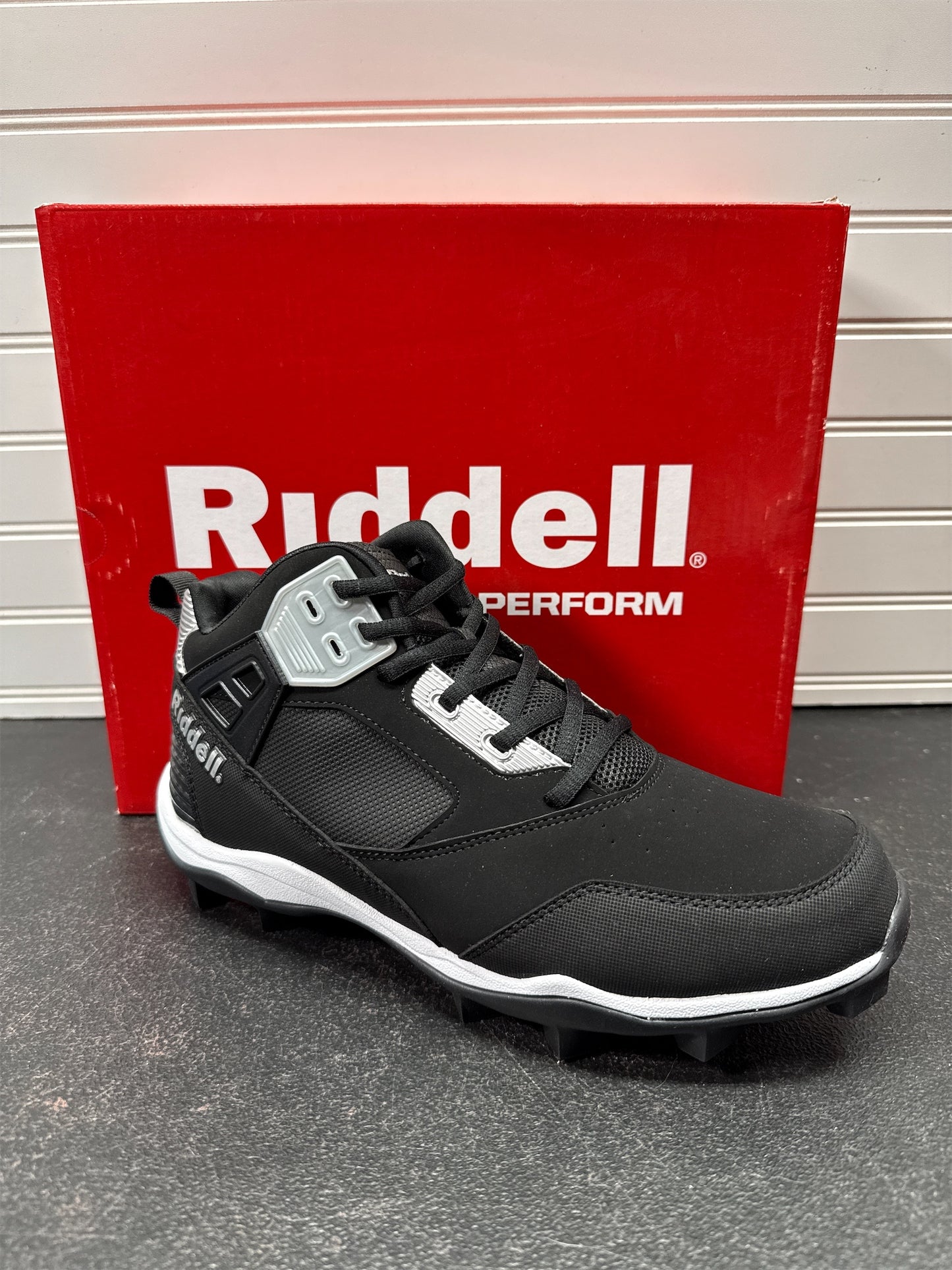 Riddell Diverse Mid RM Men's Football Cleats - Black/Silver, Size 7.5